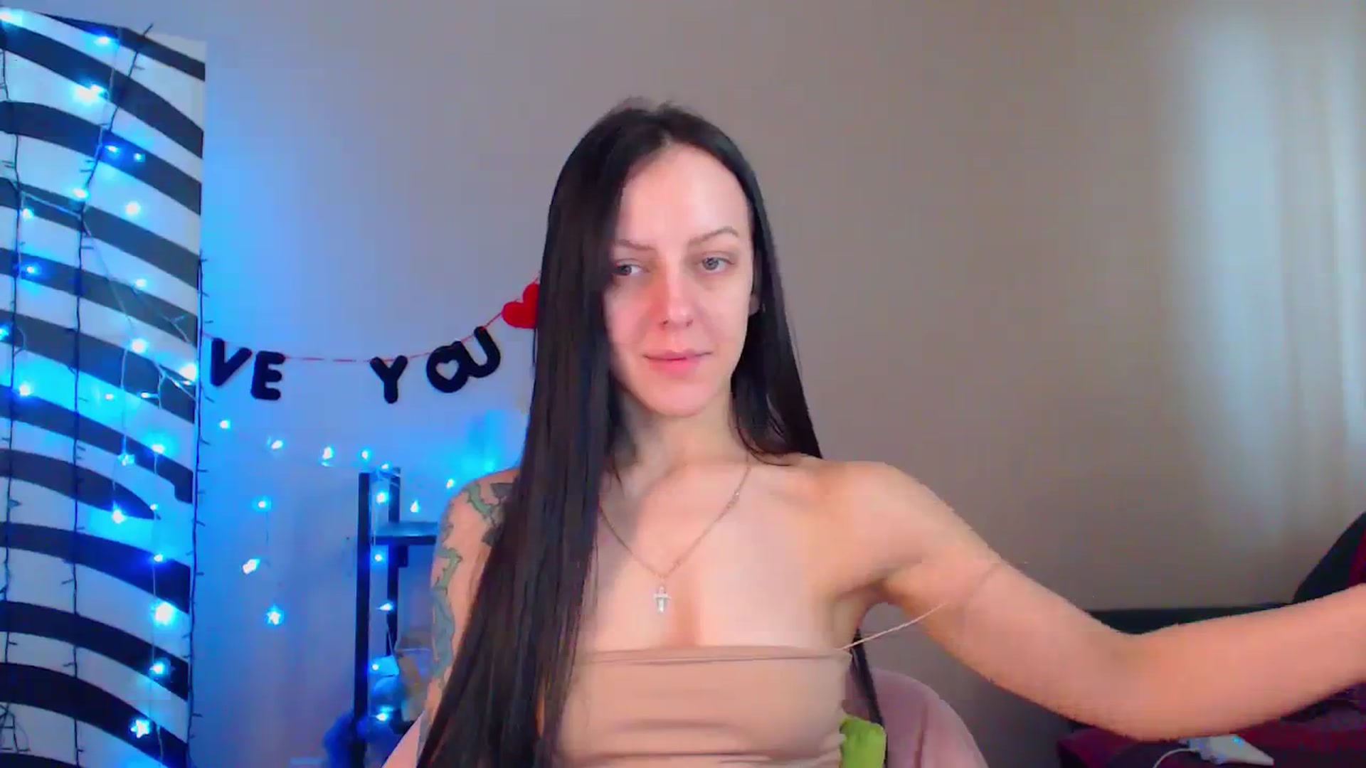 Gallery image thumbnail from Cos_Sexy's myfreecams stream on, 03/01/2024, 13:23 image 14 of 20