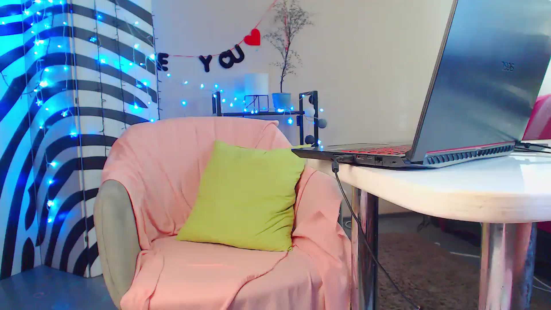 Gallery image thumbnail from Cos_Sexy's myfreecams stream on, 03/08/2024, 13:31 image 16 of 20