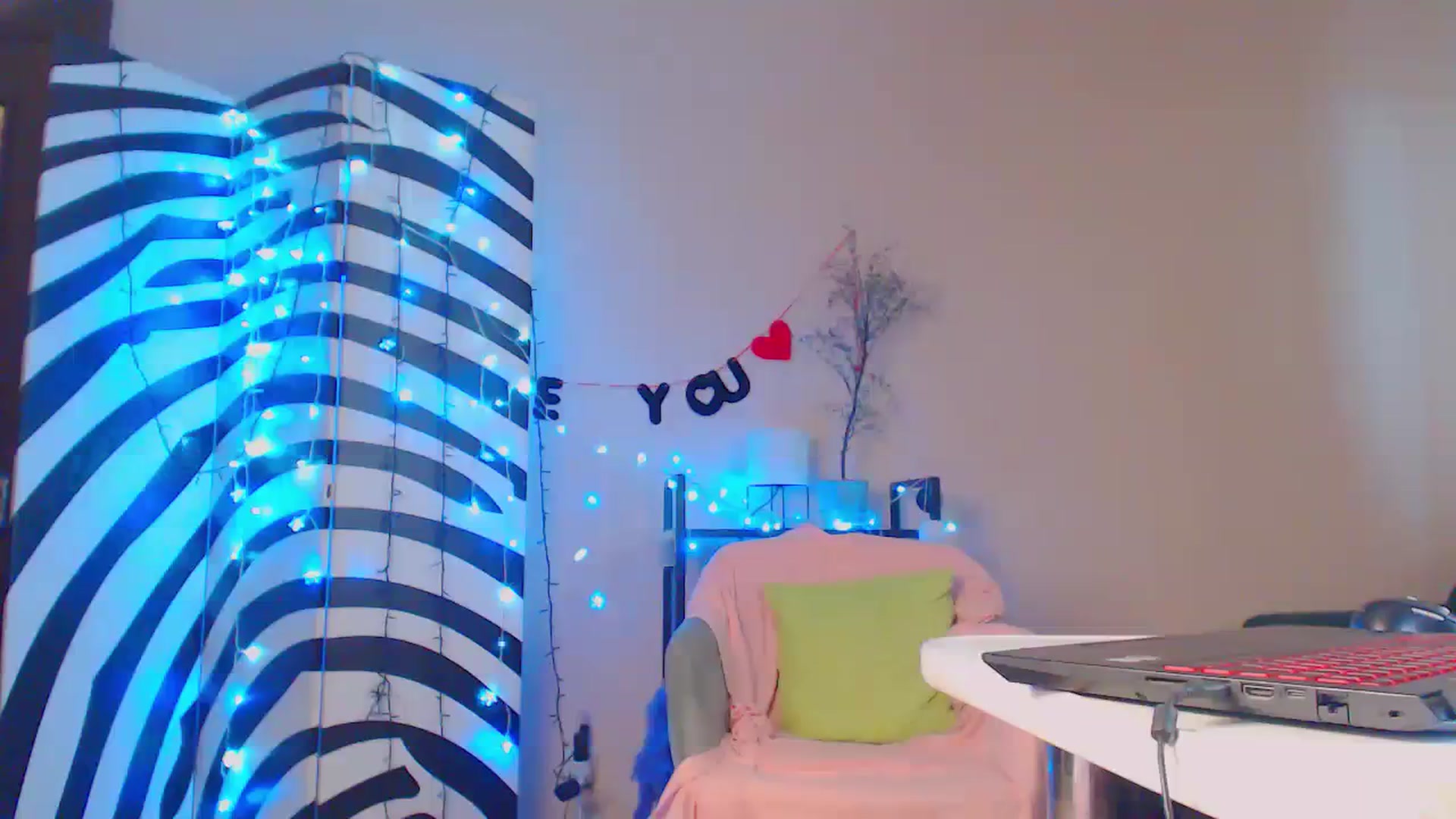 Gallery image thumbnail from Cos_Sexy's myfreecams stream on, 03/12/2024, 13:47 image 16 of 20