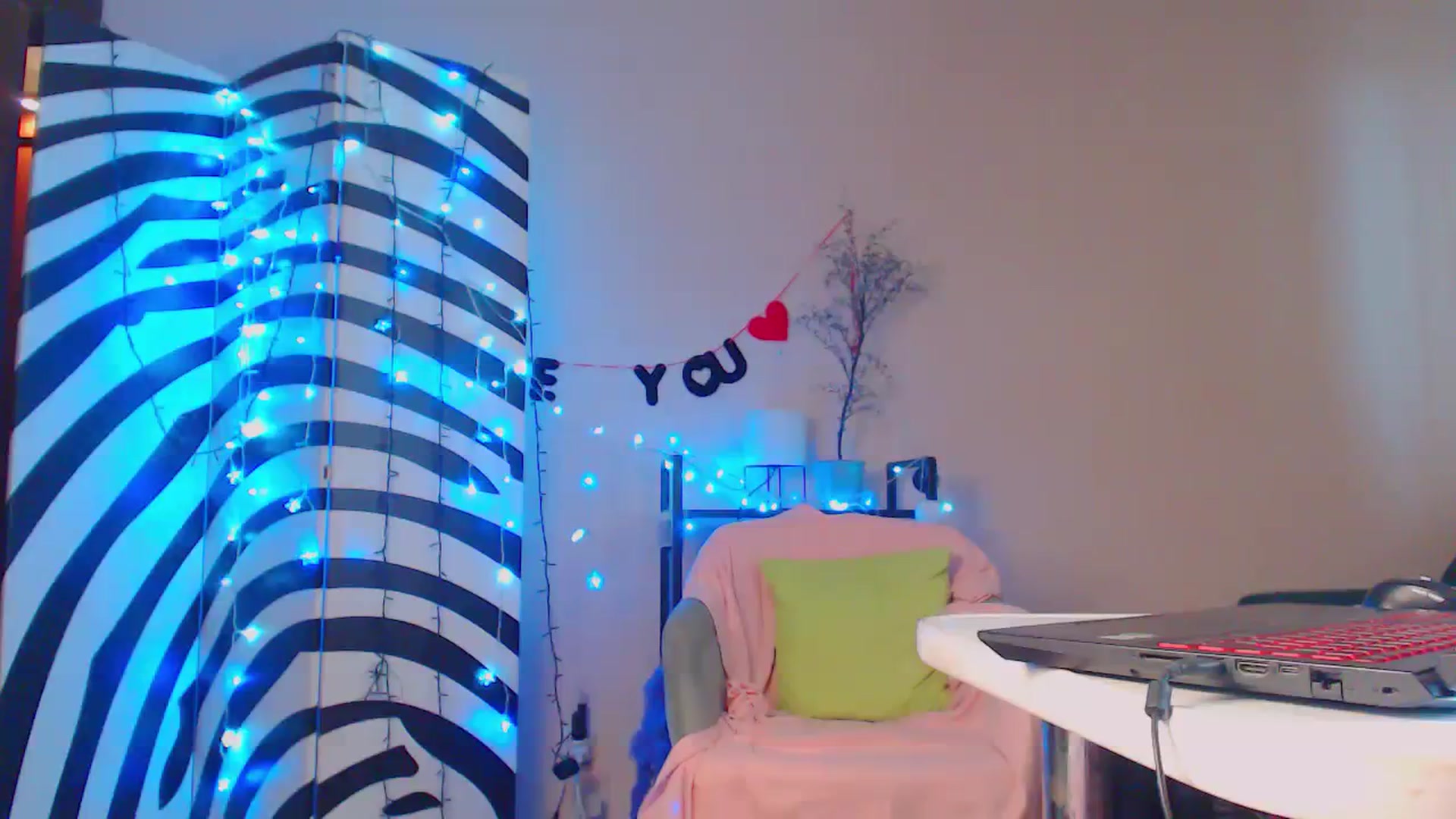 Gallery image thumbnail from Cos_Sexy's myfreecams stream on, 03/12/2024, 13:47 image 18 of 20
