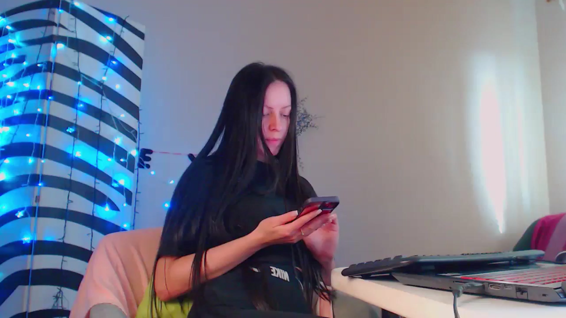 Gallery image thumbnail from Cos_Sexy's myfreecams stream on, 03/23/2024, 13:42 image 18 of 20
