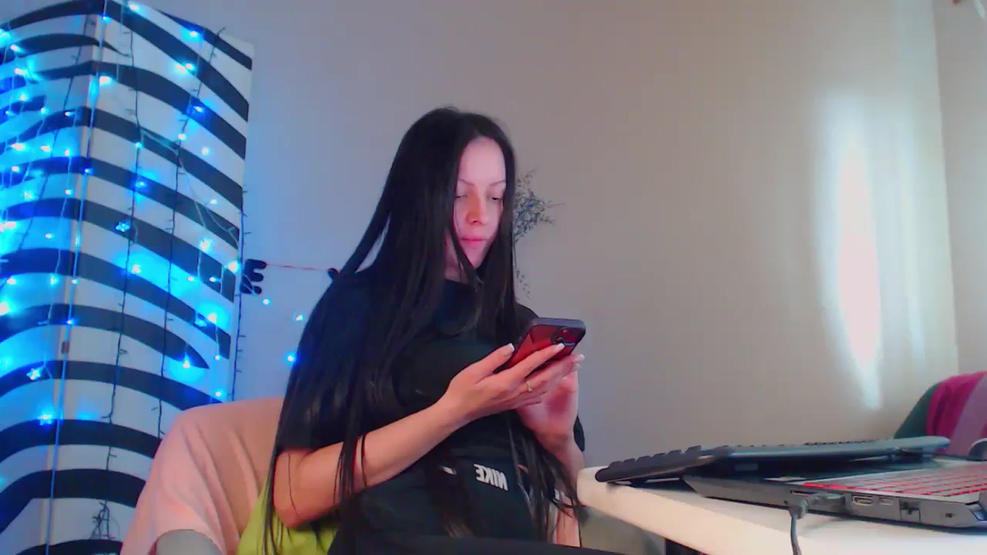 Gallery image thumbnail from Cos_Sexy's myfreecams stream on, 03/23/2024, 13:42 image 17 of 20