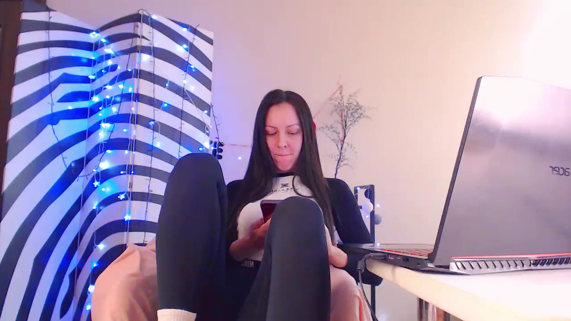 Gallery image thumbnail from Cos_Sexy's myfreecams stream on, 04/03/2024, 13:37 image 19 of 20
