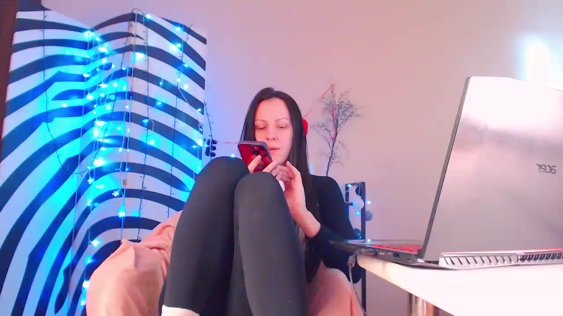 Gallery image thumbnail from Cos_Sexy's myfreecams stream on, 04/03/2024, 13:37 image 20 of 20