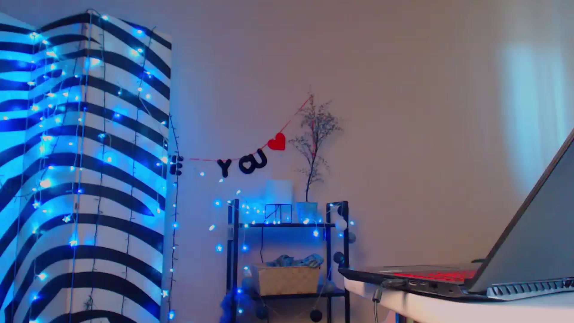 Gallery image thumbnail from Cos_Sexy's myfreecams stream on, 04/05/2024, 10:34 image 7 of 20