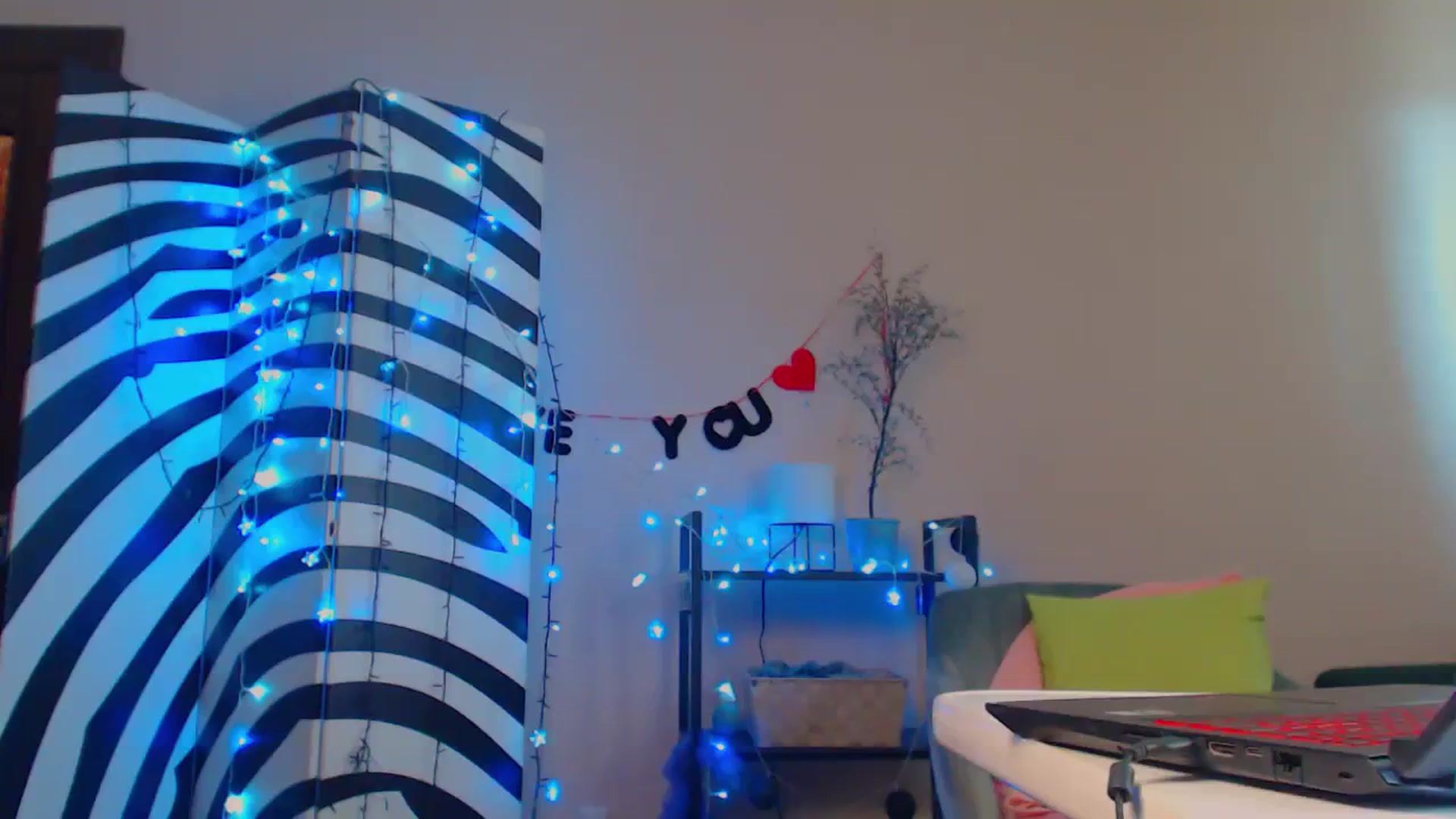 Gallery image thumbnail from Cos_Sexy's myfreecams stream on, 04/09/2024, 11:46 image 6 of 20