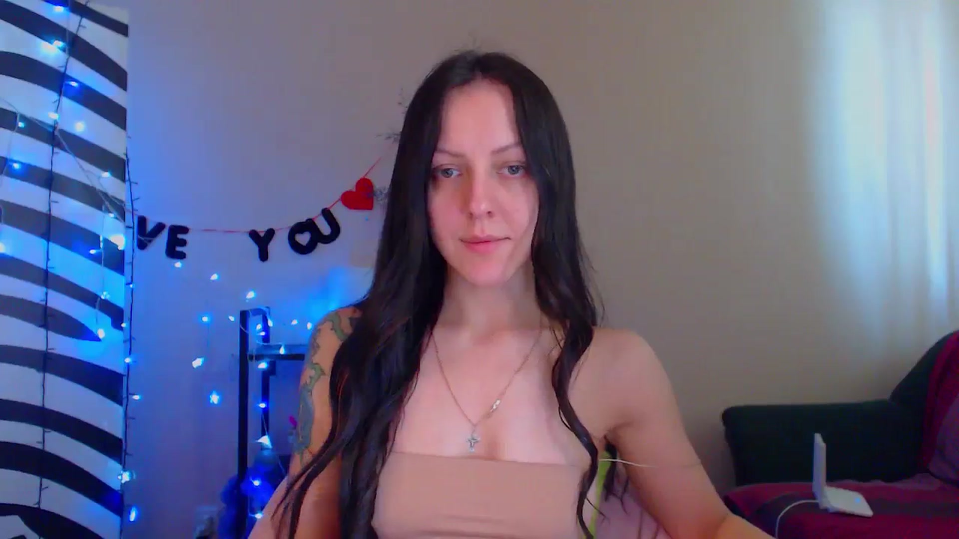 Gallery image thumbnail from Cos_Sexy's myfreecams stream on, 04/10/2024, 11:19 image 10 of 20