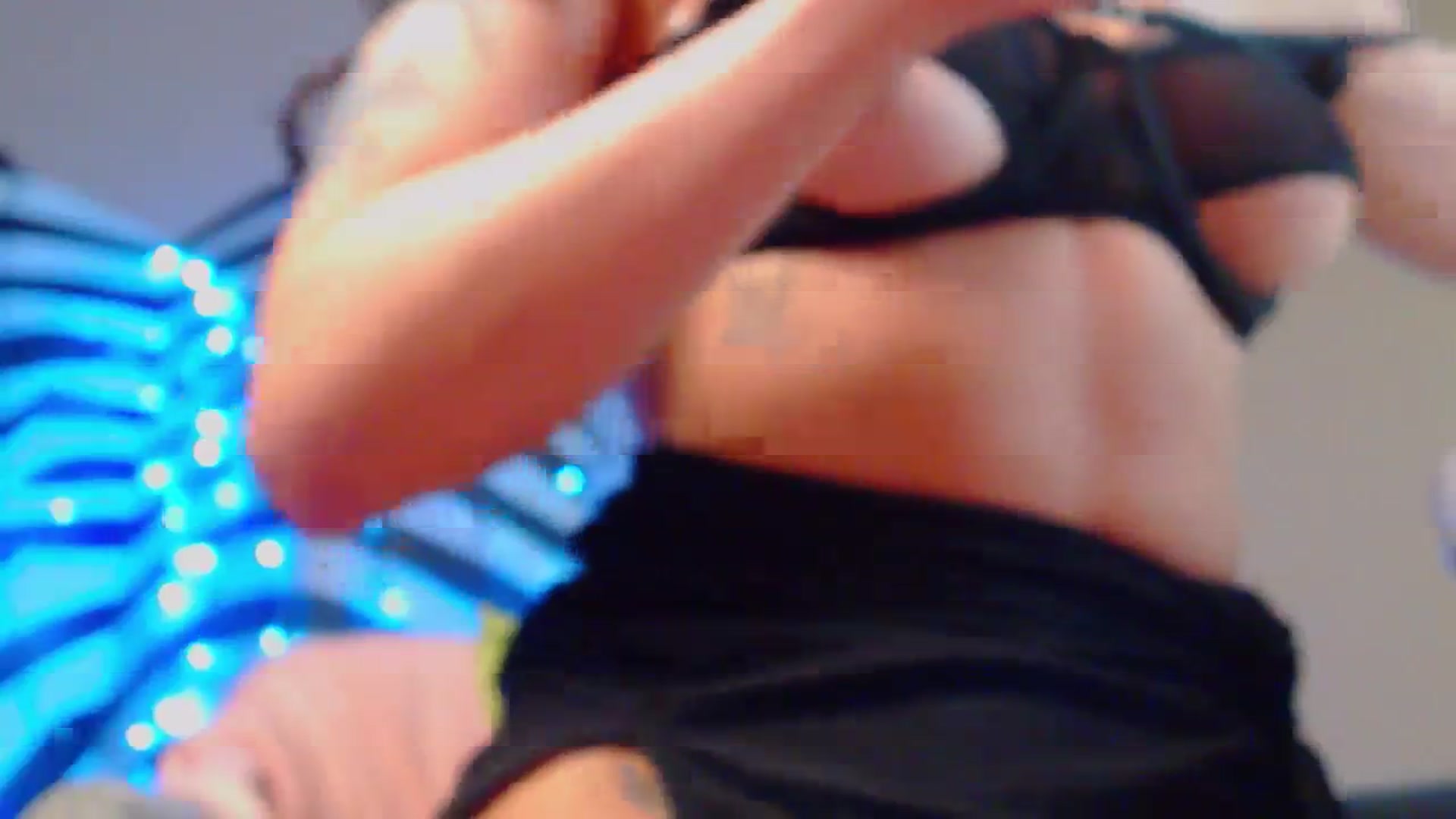 Gallery image thumbnail from Cos_Sexy's myfreecams stream on, 04/15/2024, 12:51 image 9 of 20