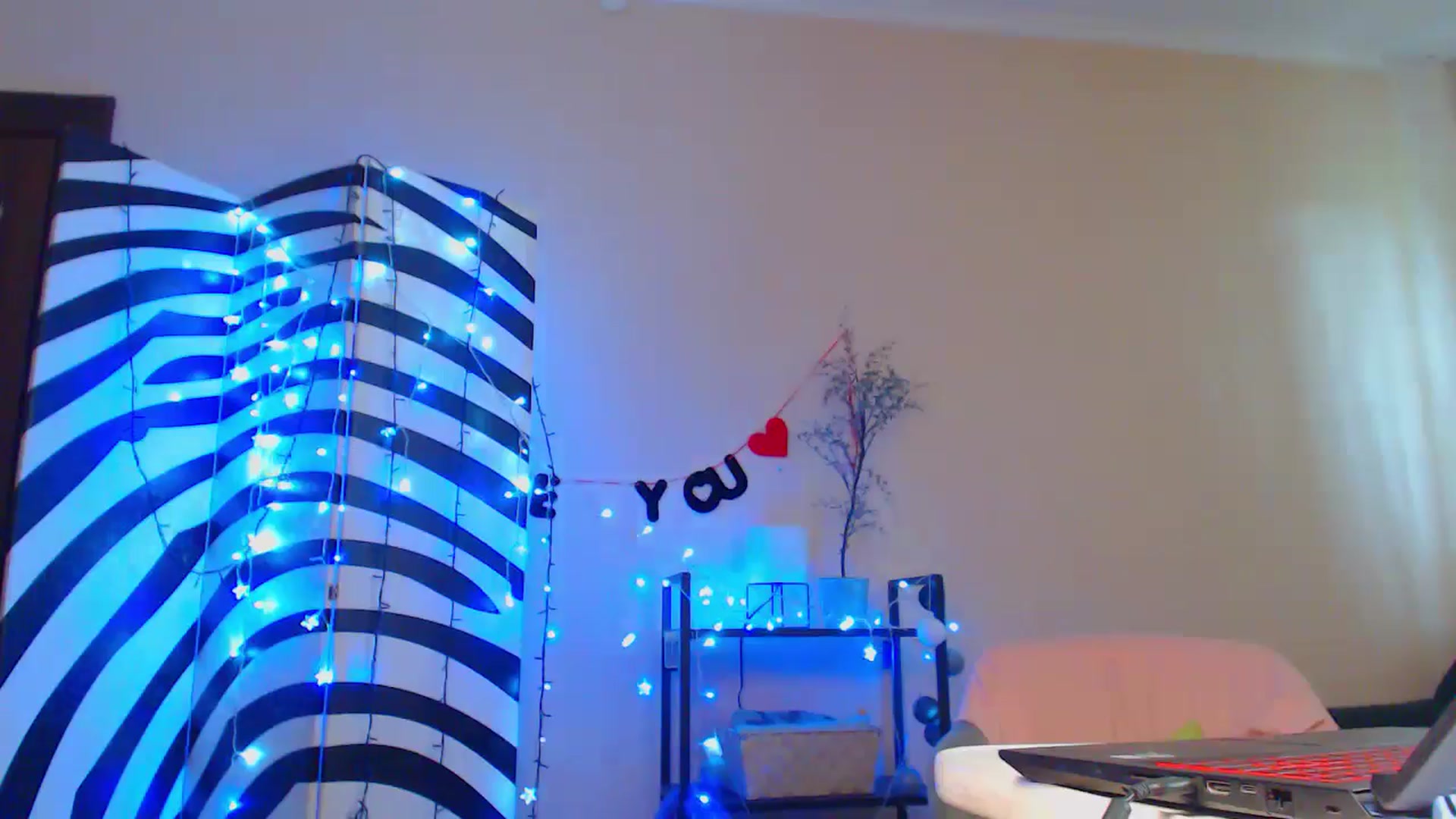 Gallery image thumbnail from Cos_Sexy's myfreecams stream on, 04/19/2024, 11:46 image 5 of 20