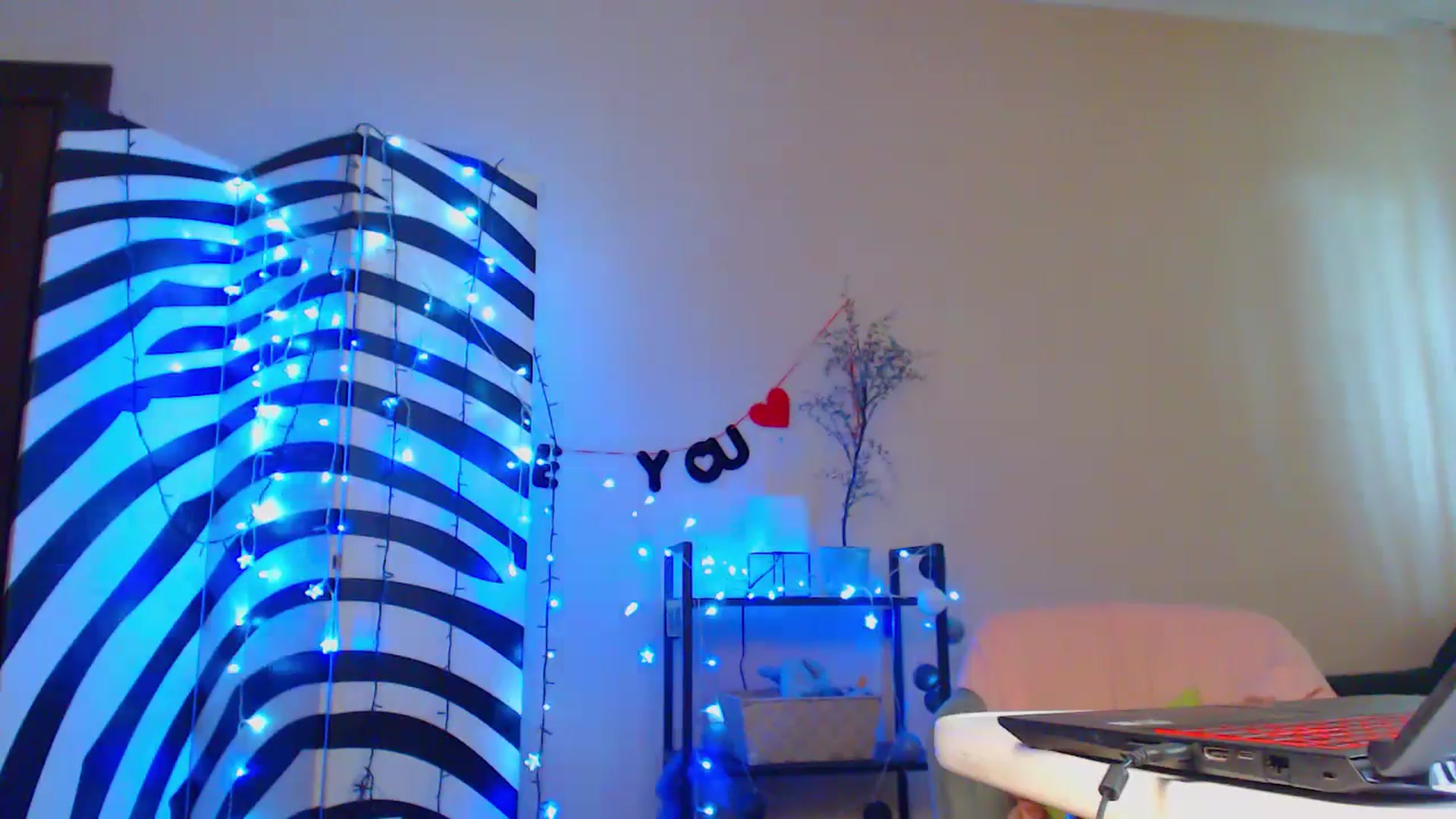 Gallery image thumbnail from Cos_Sexy's myfreecams stream on, 04/19/2024, 11:46 image 10 of 20