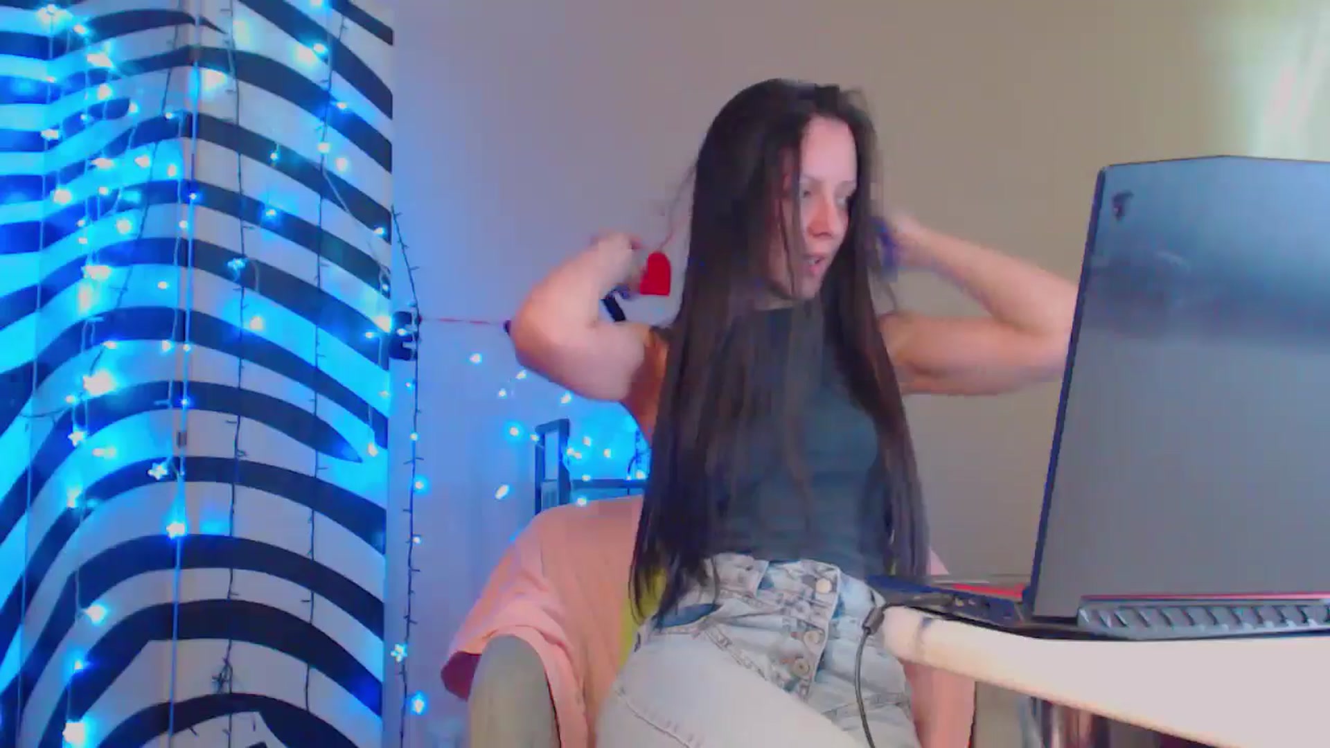 Gallery image thumbnail from Cos_Sexy's myfreecams stream on, 04/29/2024, 13:01 image 18 of 20