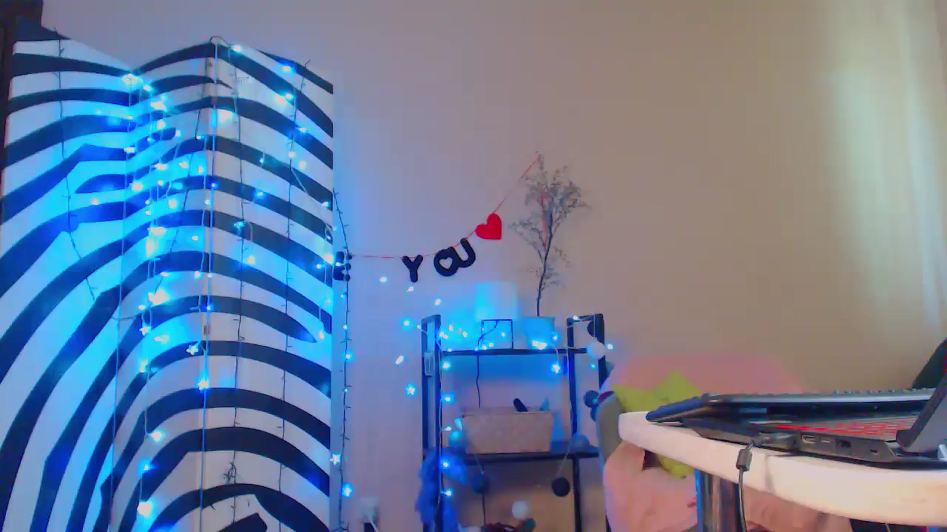 Gallery image thumbnail from Cos_Sexy's myfreecams stream on, 05/01/2024, 12:03 image 18 of 20