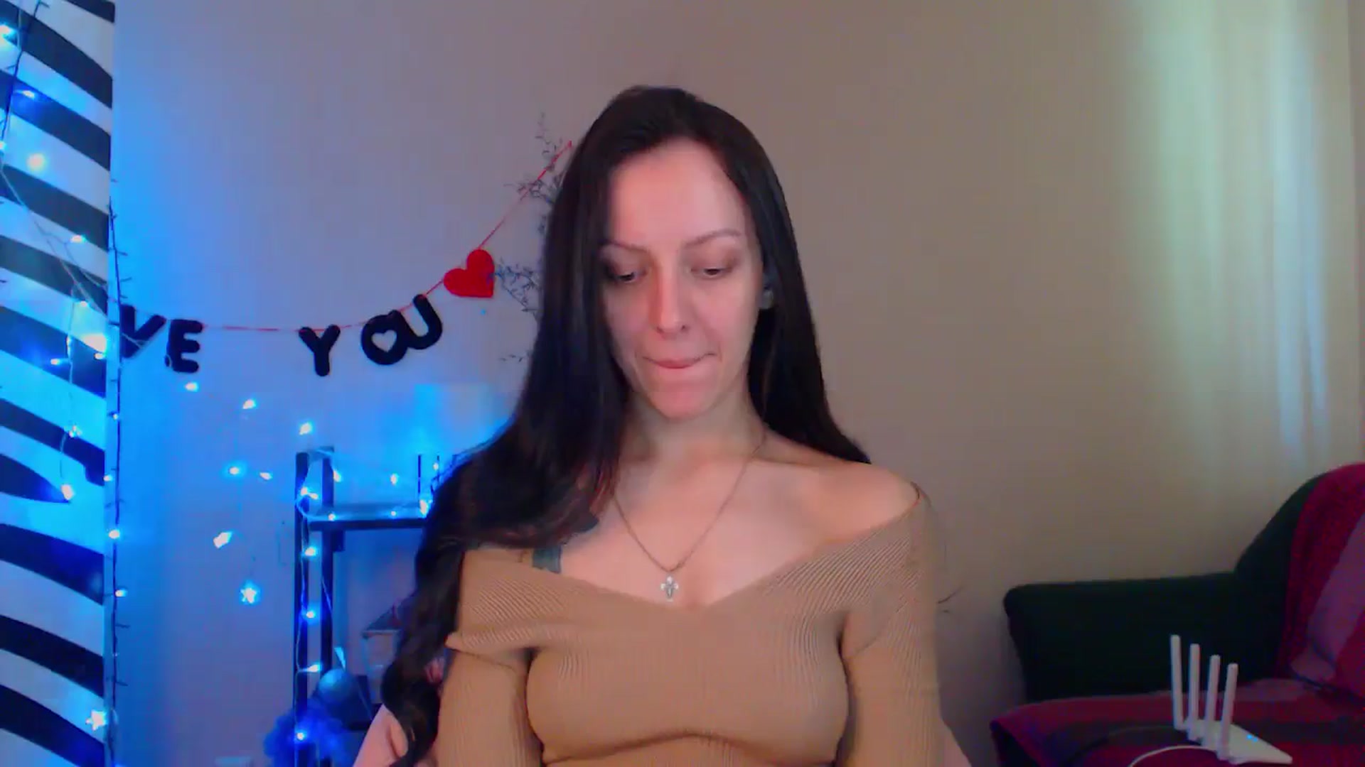 Gallery image thumbnail from Cos_Sexy's myfreecams stream on, 05/02/2024, 11:04 image 16 of 20