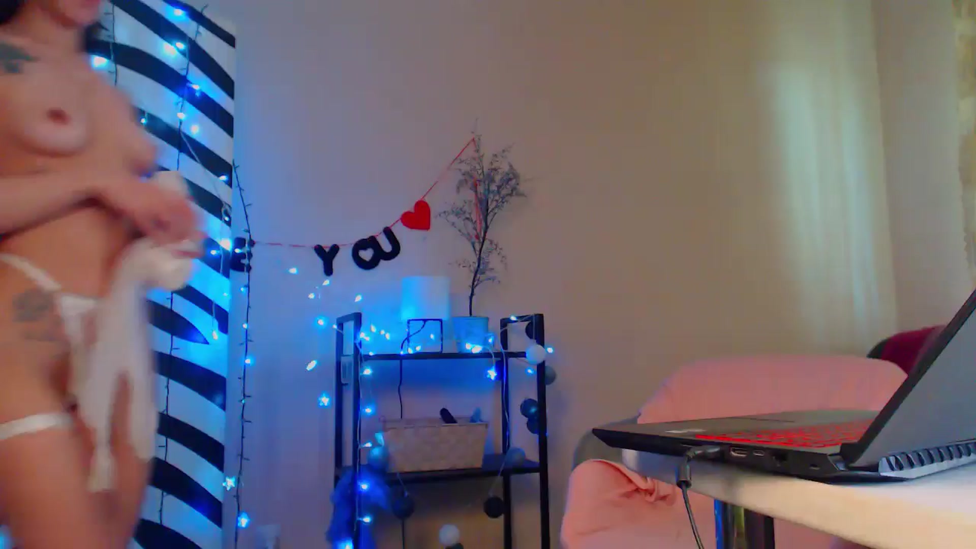 Gallery image thumbnail from Cos_Sexy's myfreecams stream on, 05/02/2024, 13:56 image 6 of 20