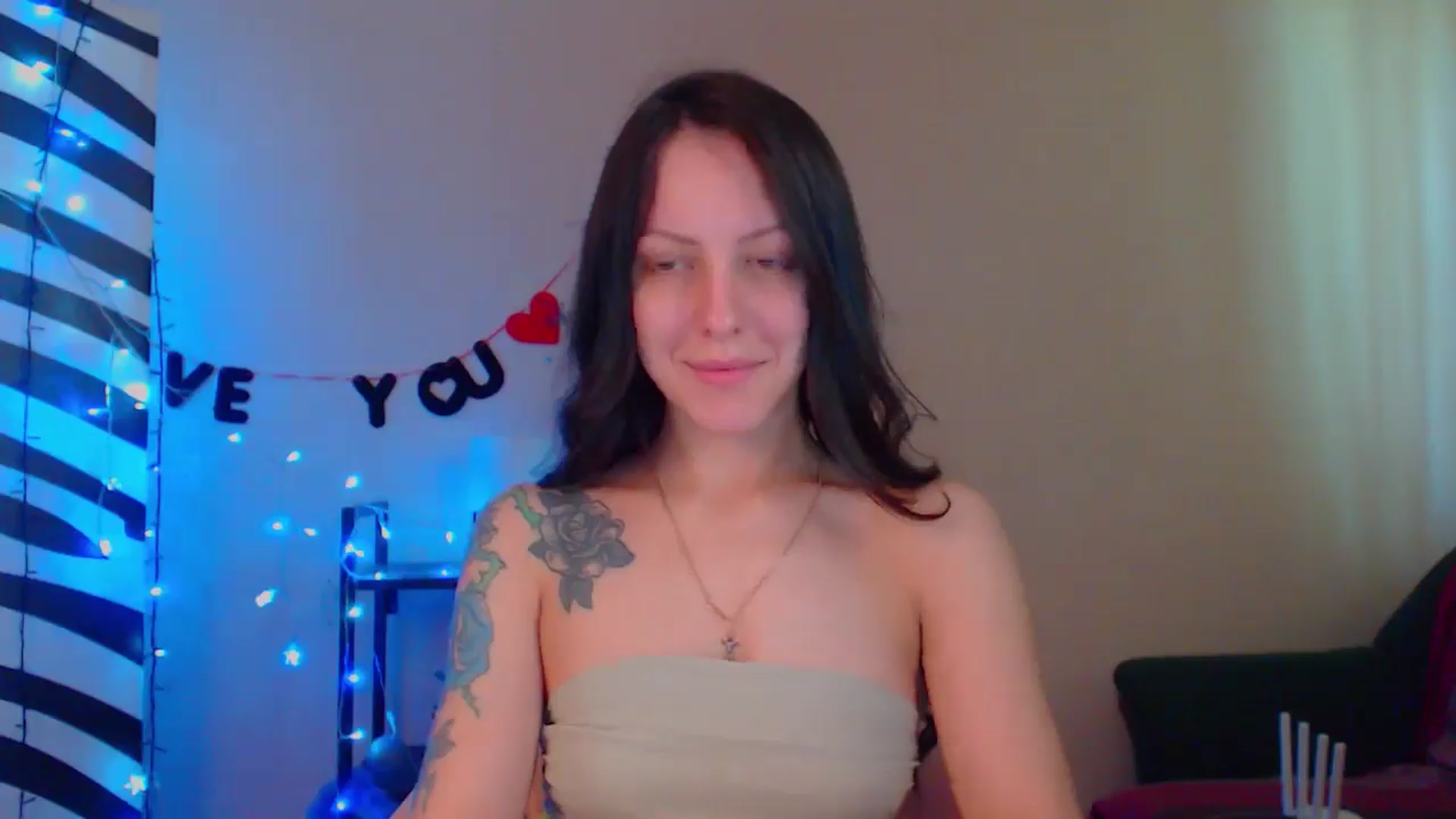 Gallery image thumbnail from Cos_Sexy's myfreecams stream on, 05/09/2024, 10:42 image 8 of 20