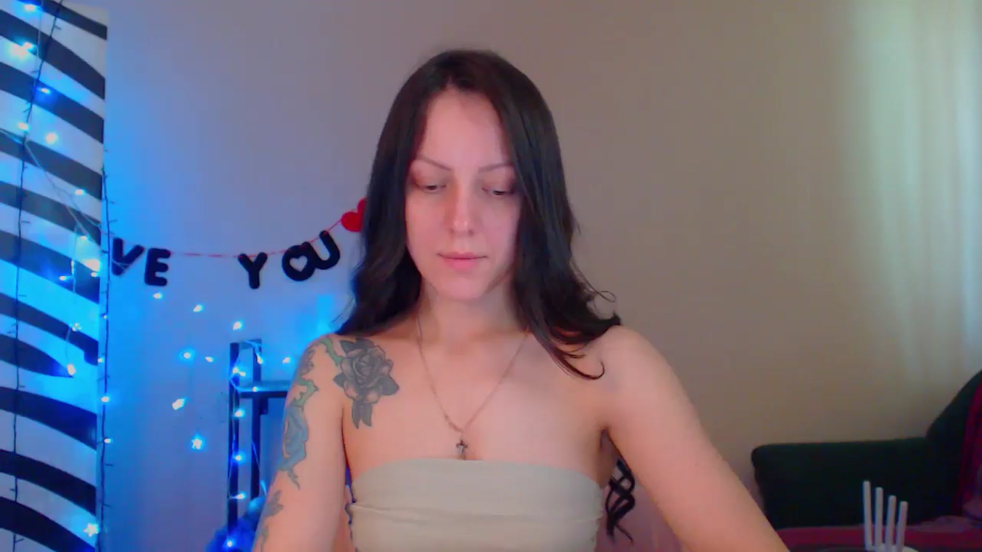 Gallery image thumbnail from Cos_Sexy's myfreecams stream on, 05/09/2024, 10:42 image 17 of 20