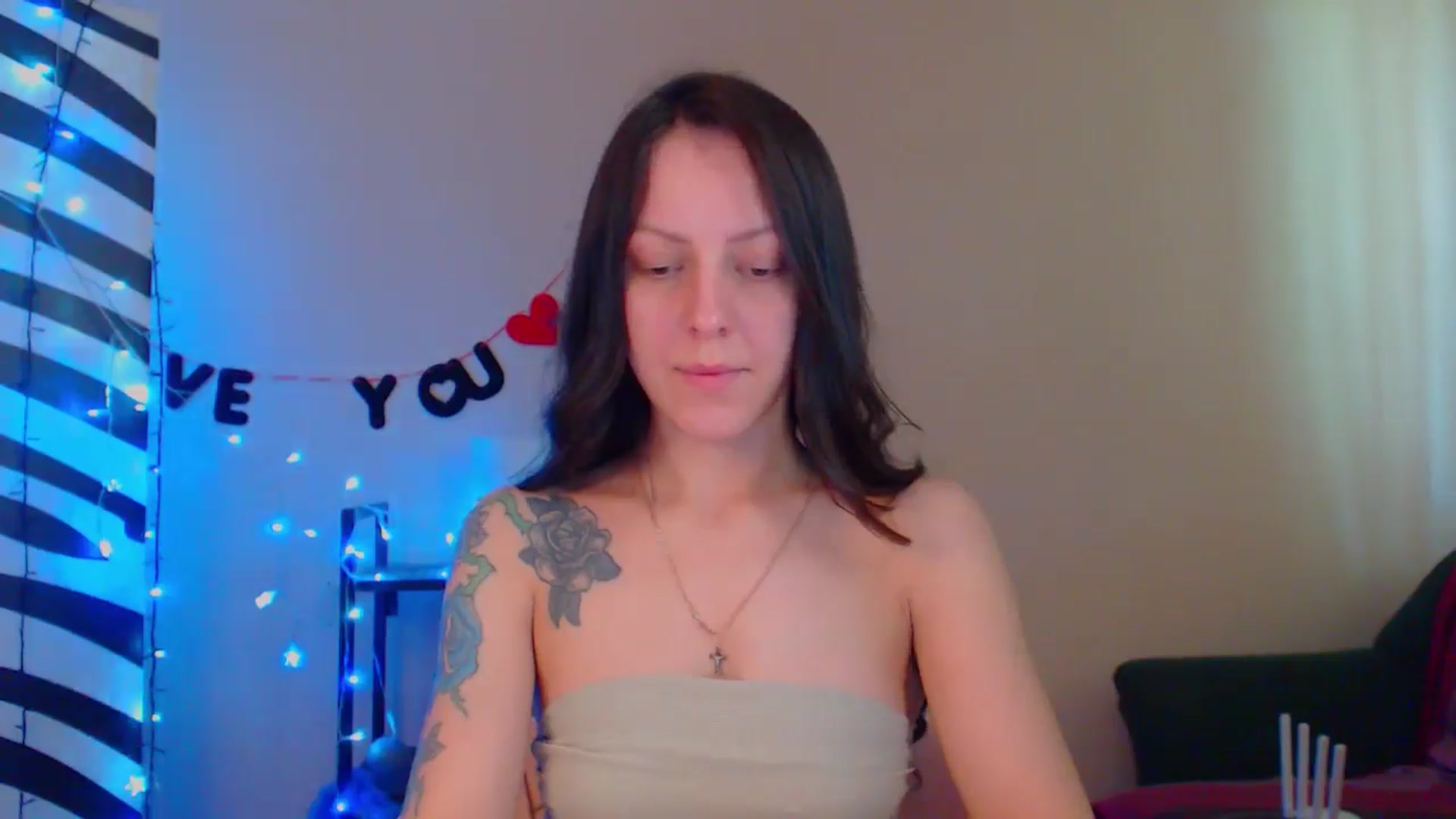 Gallery image thumbnail from Cos_Sexy's myfreecams stream on, 05/09/2024, 10:42 image 18 of 20