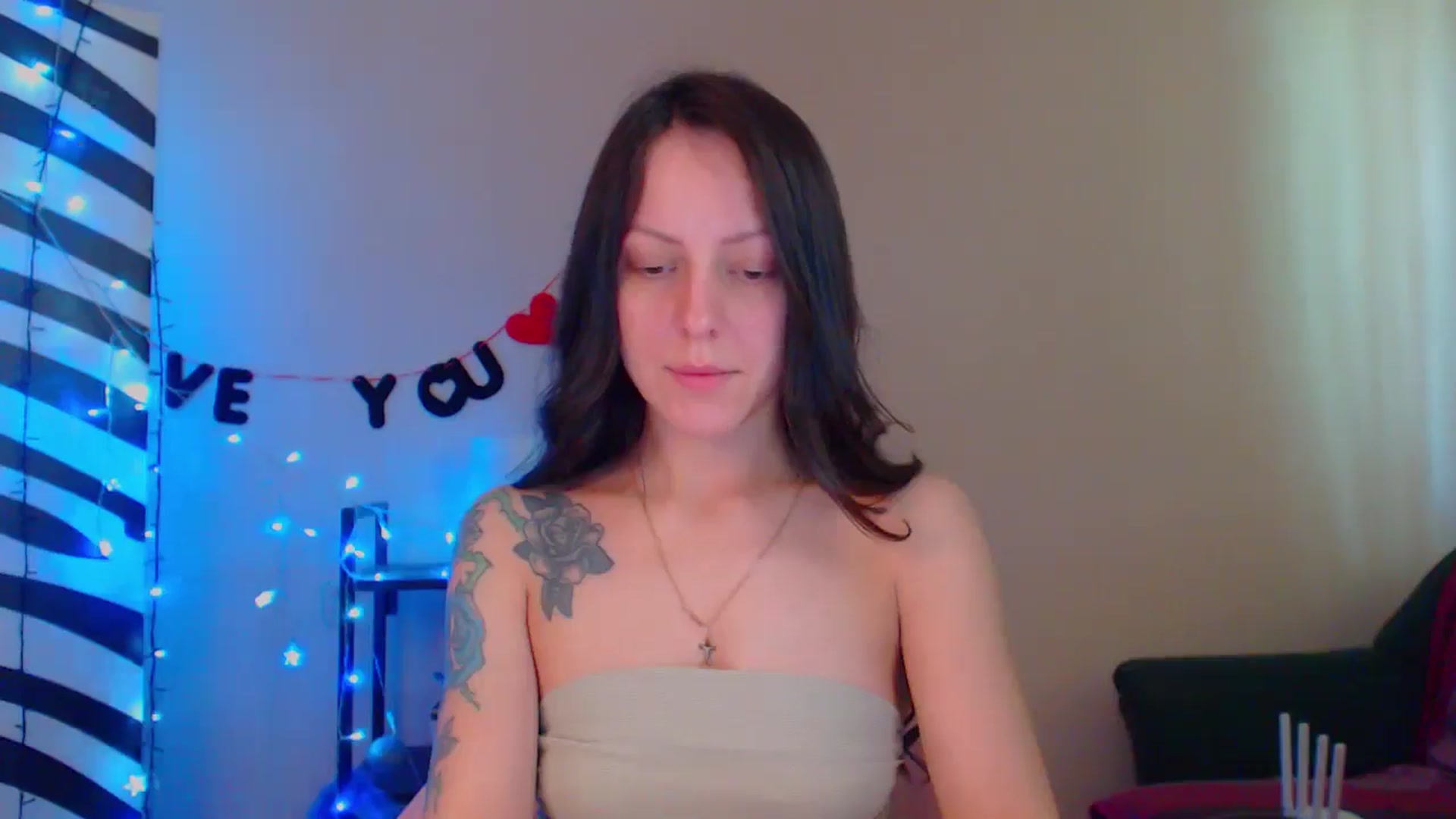 Gallery image thumbnail from Cos_Sexy's myfreecams stream on, 05/09/2024, 10:42 image 16 of 20