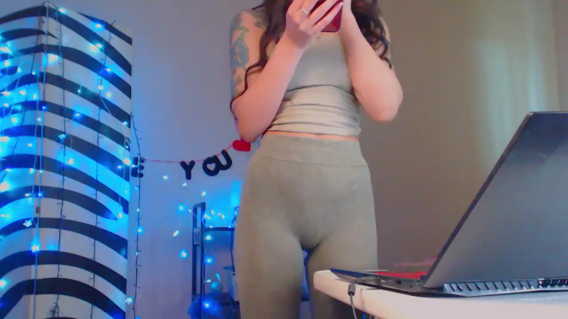 Gallery image thumbnail from Cos_Sexy's myfreecams stream on, 05/09/2024, 11:46 image 13 of 20
