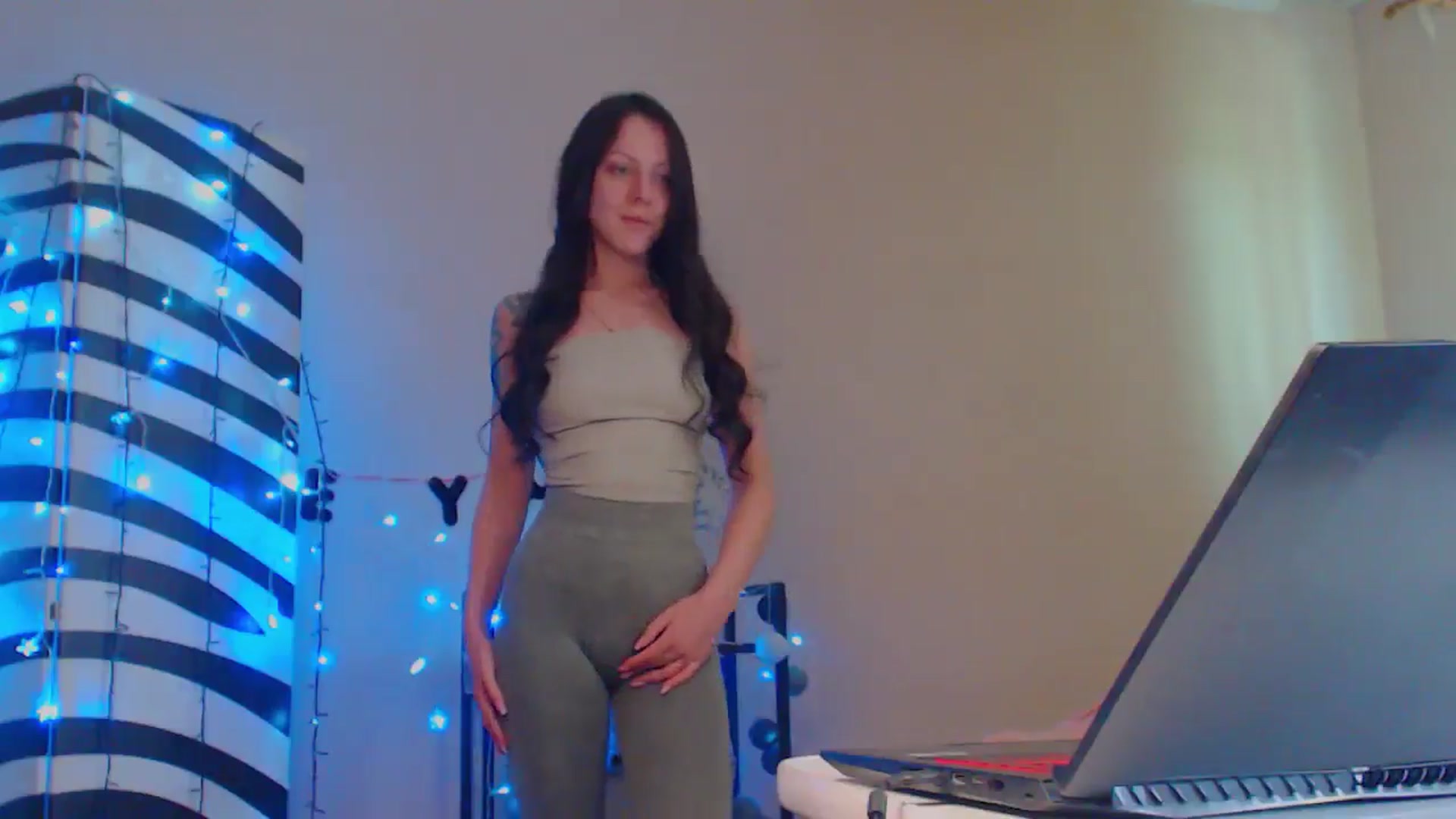 Gallery image thumbnail from Cos_Sexy's myfreecams stream on, 05/09/2024, 11:46 image 5 of 20