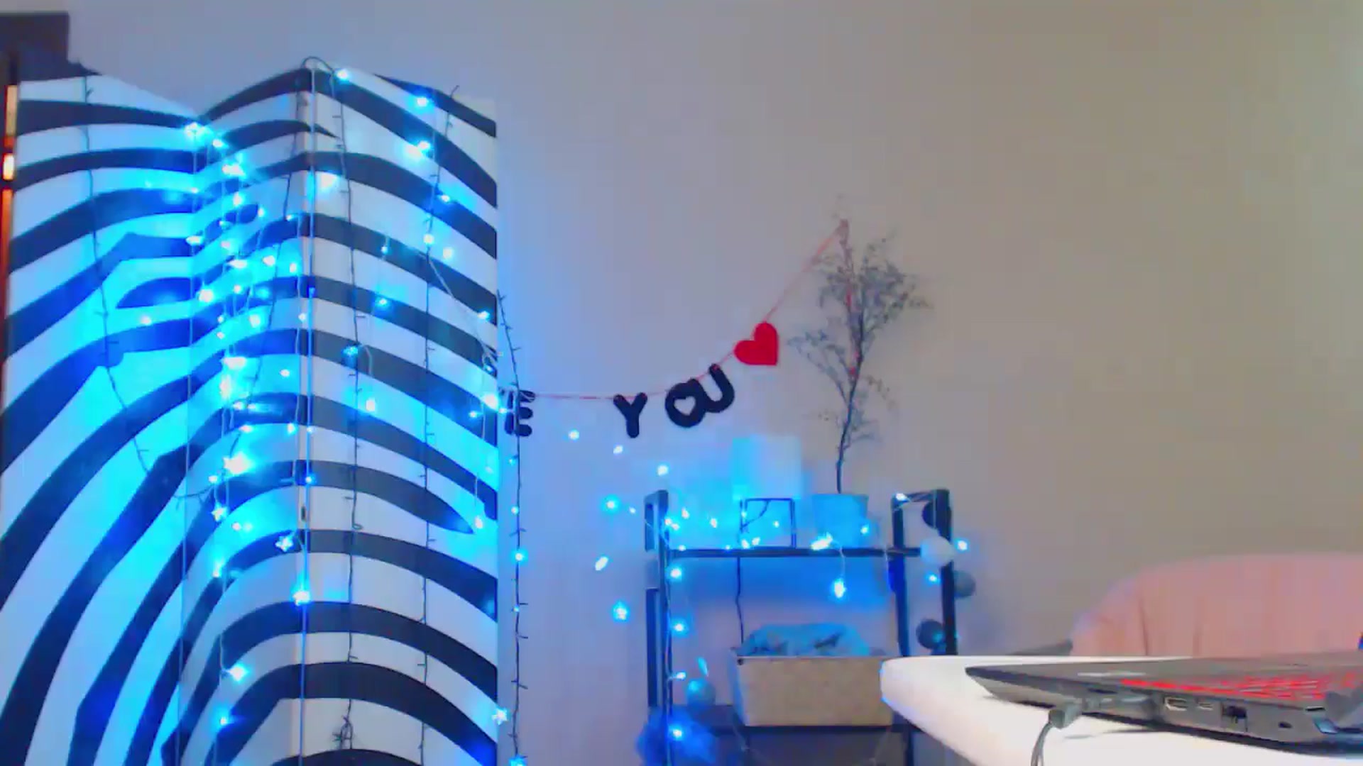Gallery image thumbnail from Cos_Sexy's myfreecams stream on, 05/09/2024, 13:07 image 19 of 20