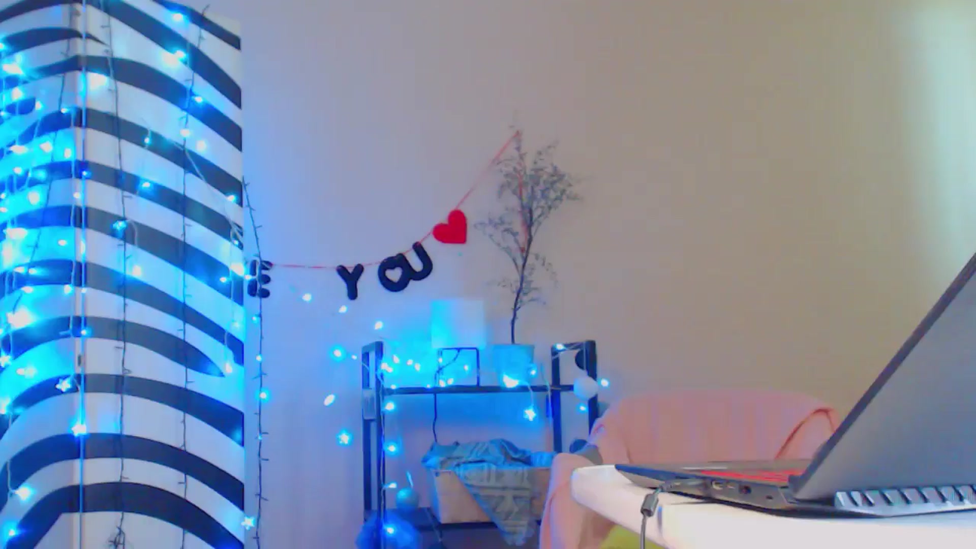 Gallery image thumbnail from Cos_Sexy's myfreecams stream on, 05/10/2024, 12:40 image 20 of 20