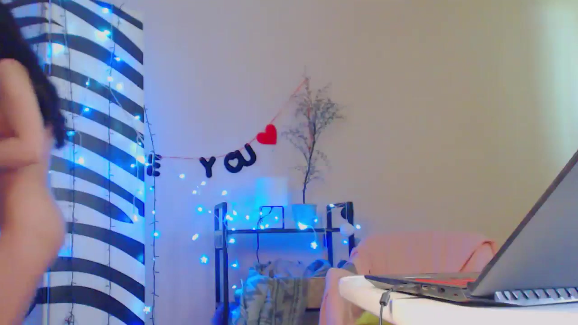 Gallery image thumbnail from Cos_Sexy's myfreecams stream on, 05/10/2024, 12:40 image 10 of 20