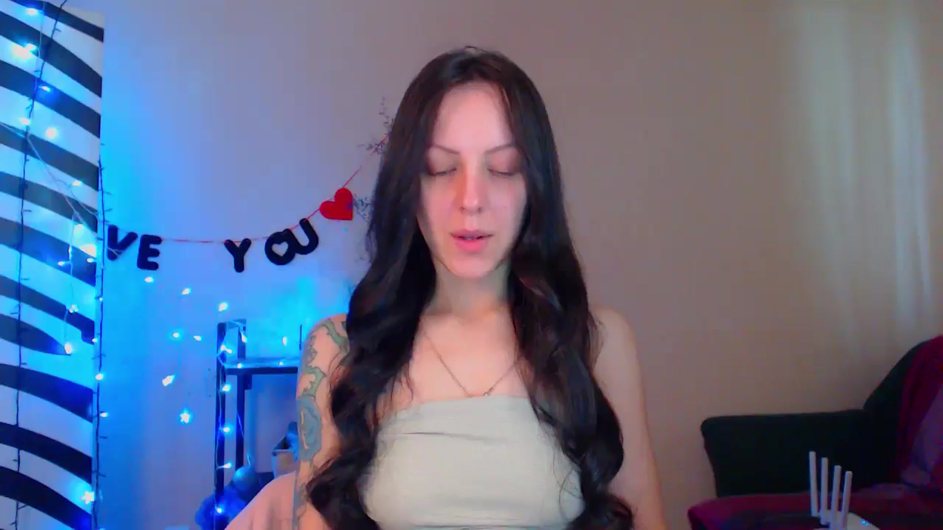 Gallery image thumbnail from Cos_Sexy's myfreecams stream on, 05/13/2024, 10:25 image 18 of 20