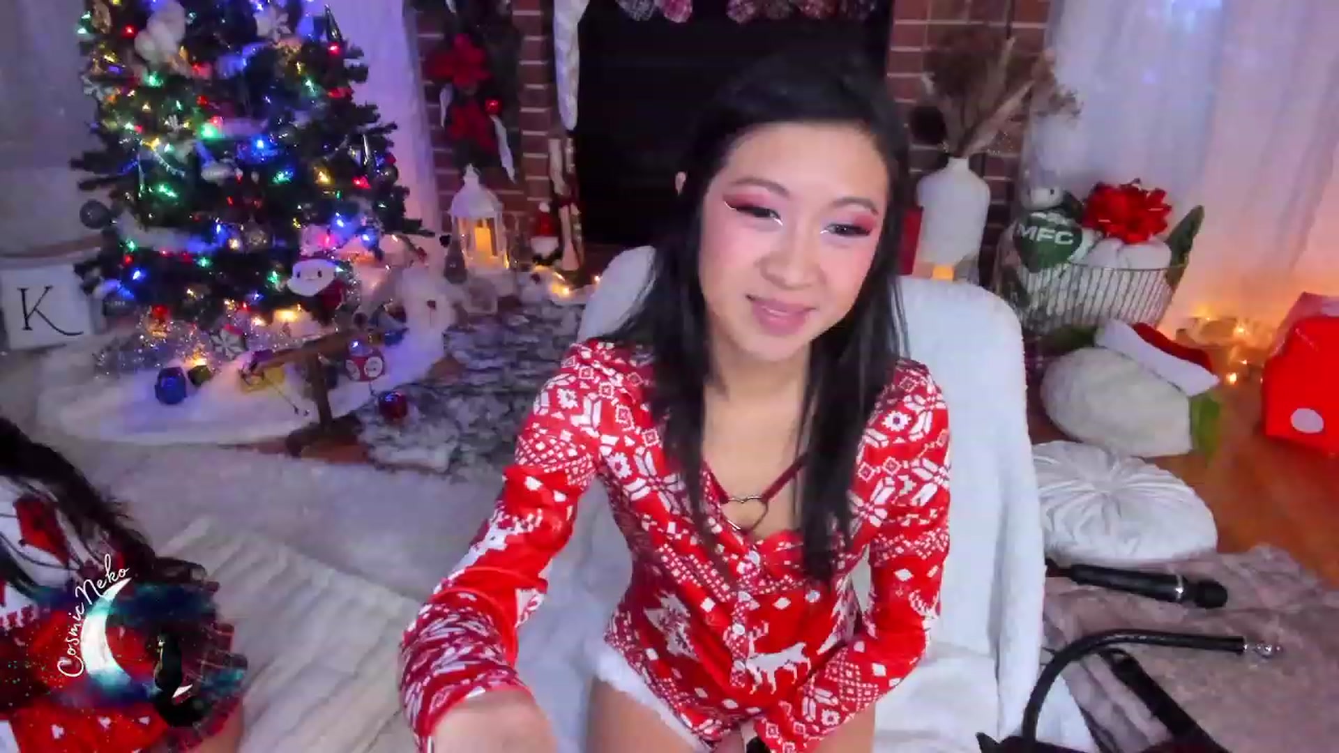 Gallery image thumbnail from CosmicNeko's myfreecams stream on, 12/15/2022, 03:00 image 8 of 20