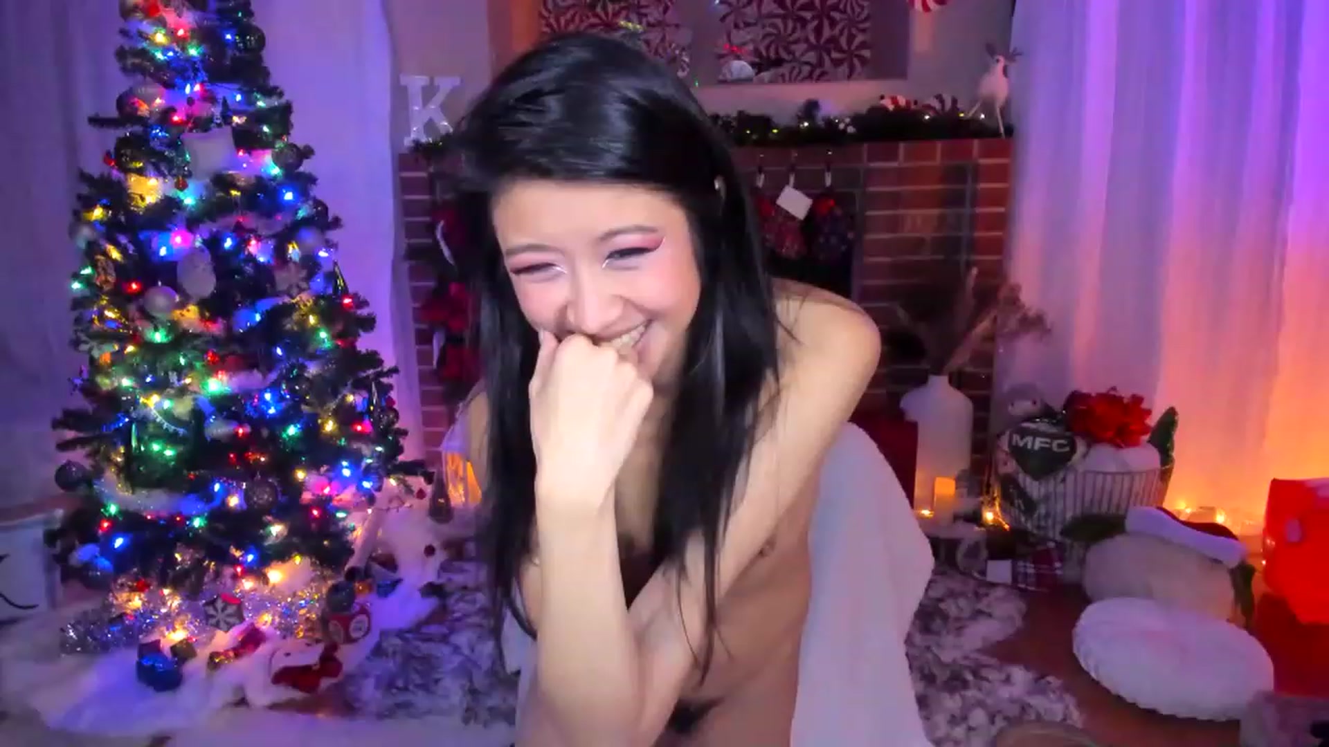 Gallery image thumbnail from CosmicNeko's myfreecams stream on, 12/15/2022, 09:04 image 17 of 20