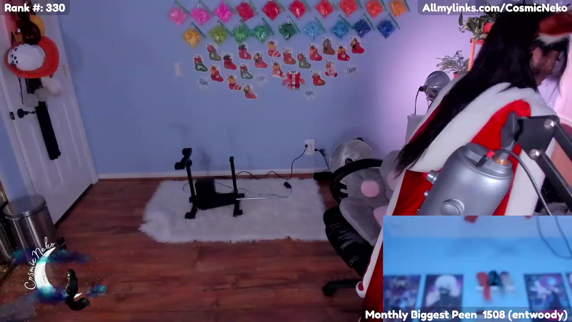 Gallery image thumbnail from CosmicNeko's myfreecams stream on, 12/18/2022, 06:56 image 18 of 20