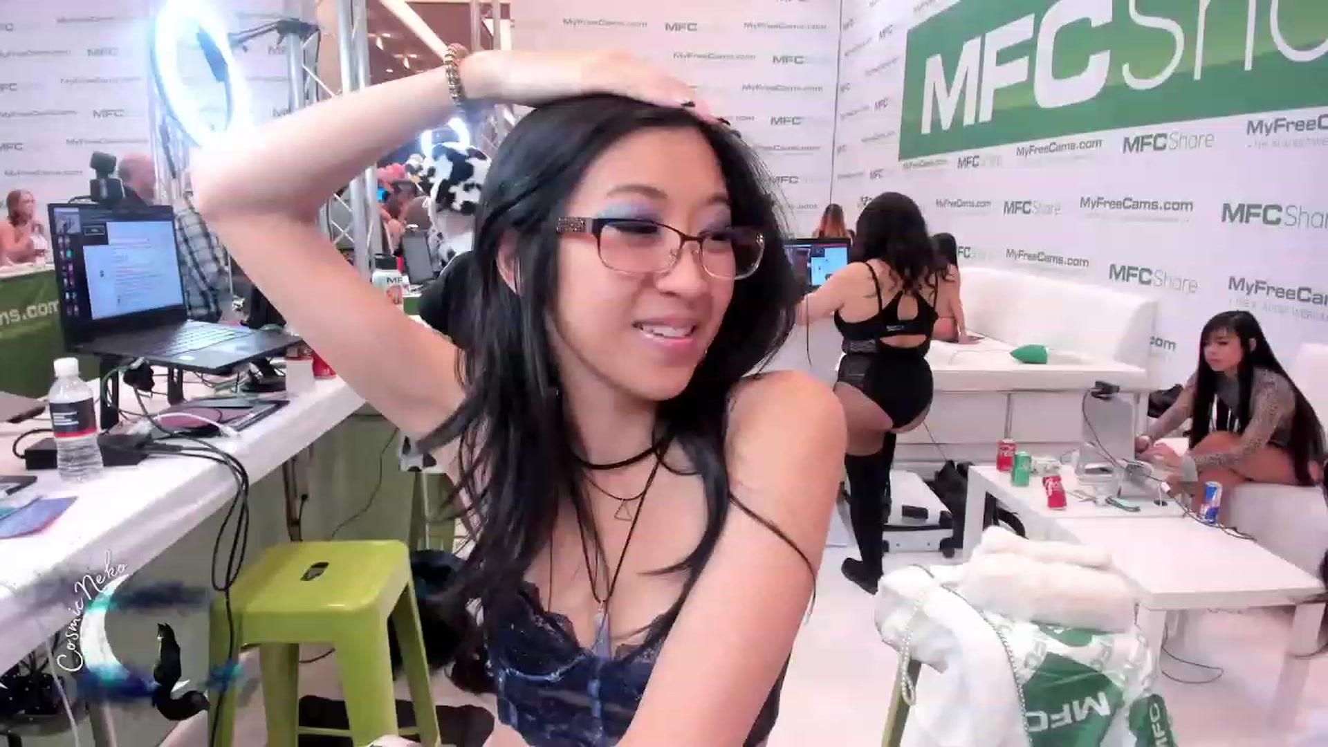Gallery image thumbnail from CosmicNeko's myfreecams stream on, 01/06/2023, 01:30 image 19 of 20