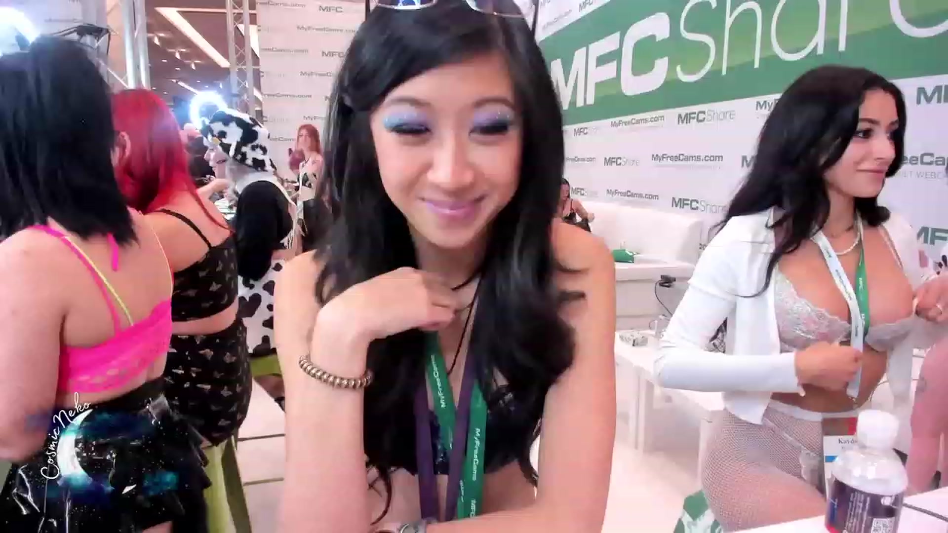 Gallery image thumbnail from CosmicNeko's myfreecams stream on, 01/06/2023, 01:30 image 4 of 20
