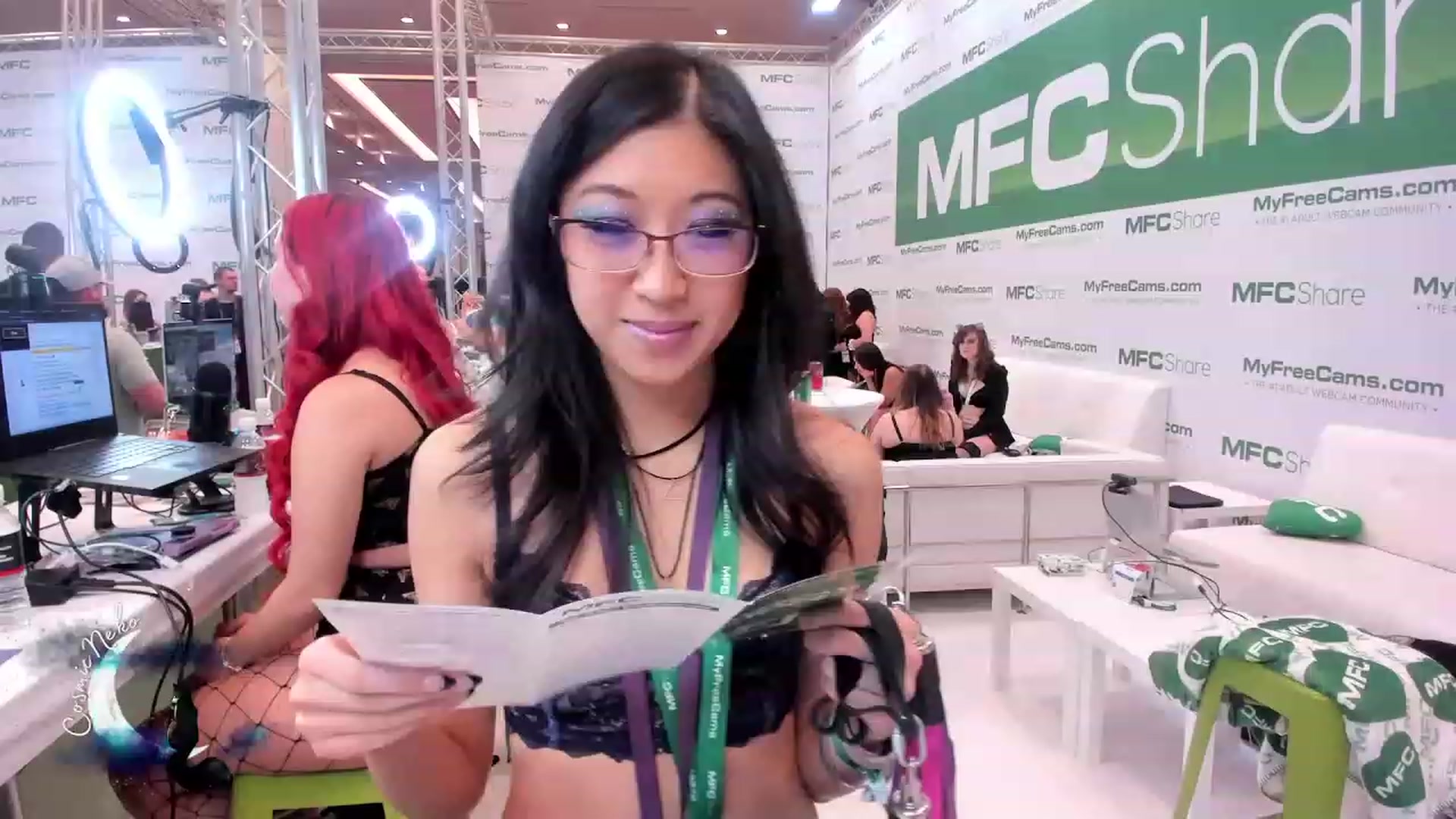 Gallery image thumbnail from CosmicNeko's myfreecams stream on, 01/06/2023, 01:30 image 10 of 20