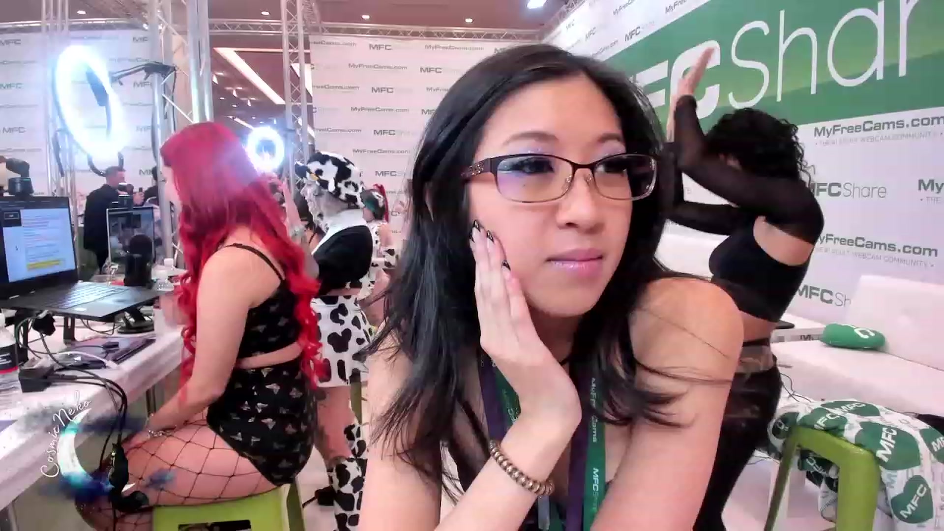 Gallery image thumbnail from CosmicNeko's myfreecams stream on, 01/06/2023, 01:30 image 11 of 20