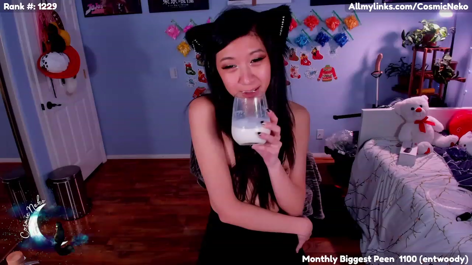 Gallery image thumbnail from CosmicNeko's myfreecams stream on, 01/15/2023, 08:07 image 3 of 20