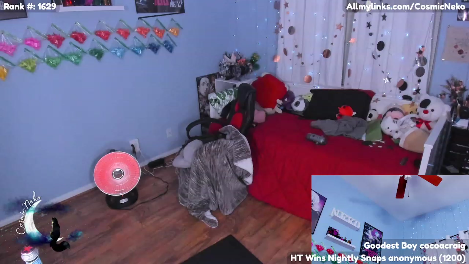 Gallery image thumbnail from CosmicNeko's myfreecams stream on, 03/18/2023, 05:18 image 18 of 20
