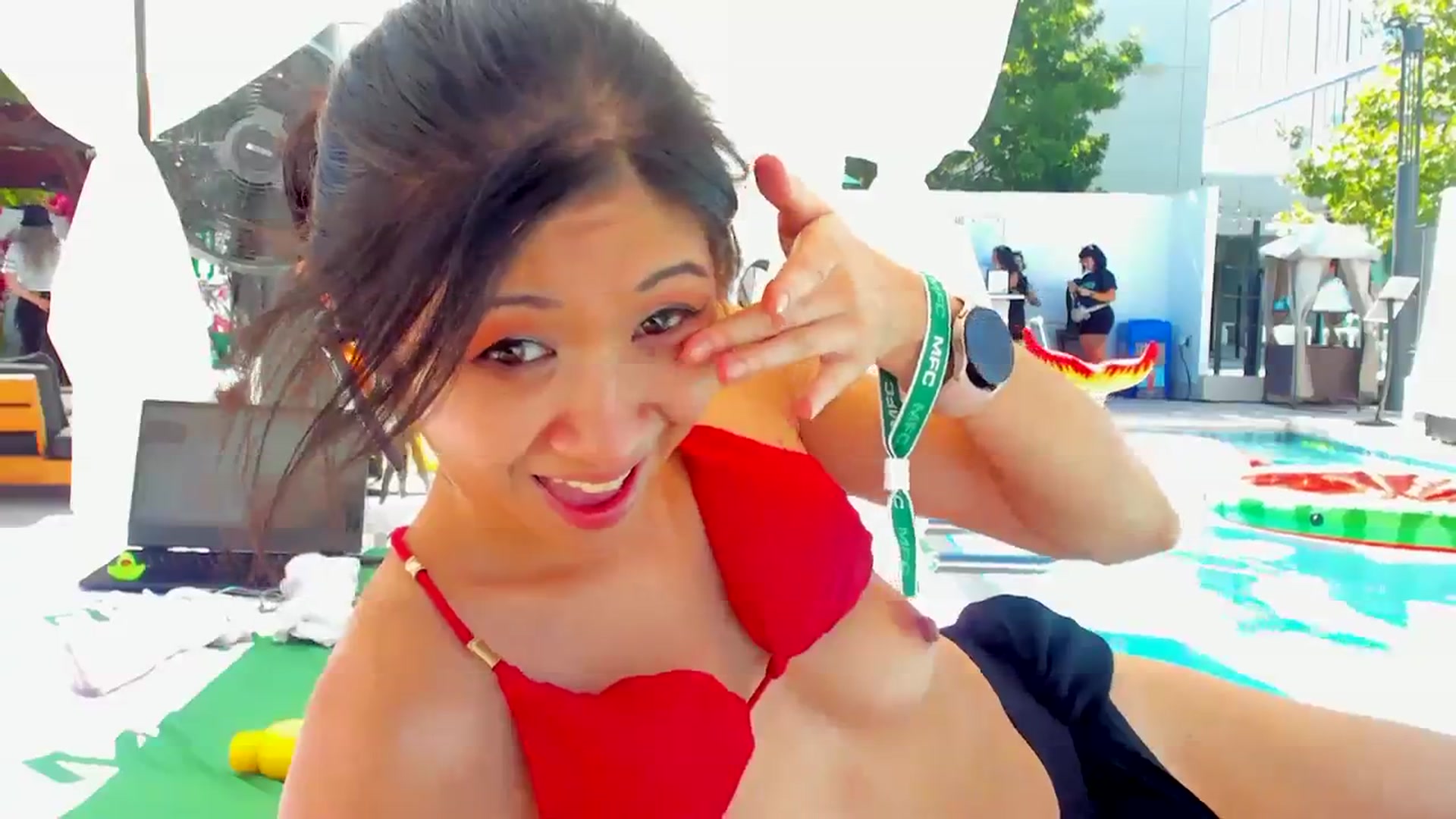 Gallery image thumbnail from CosmicNeko's myfreecams stream on, 10/10/2023, 20:13 image 18 of 20