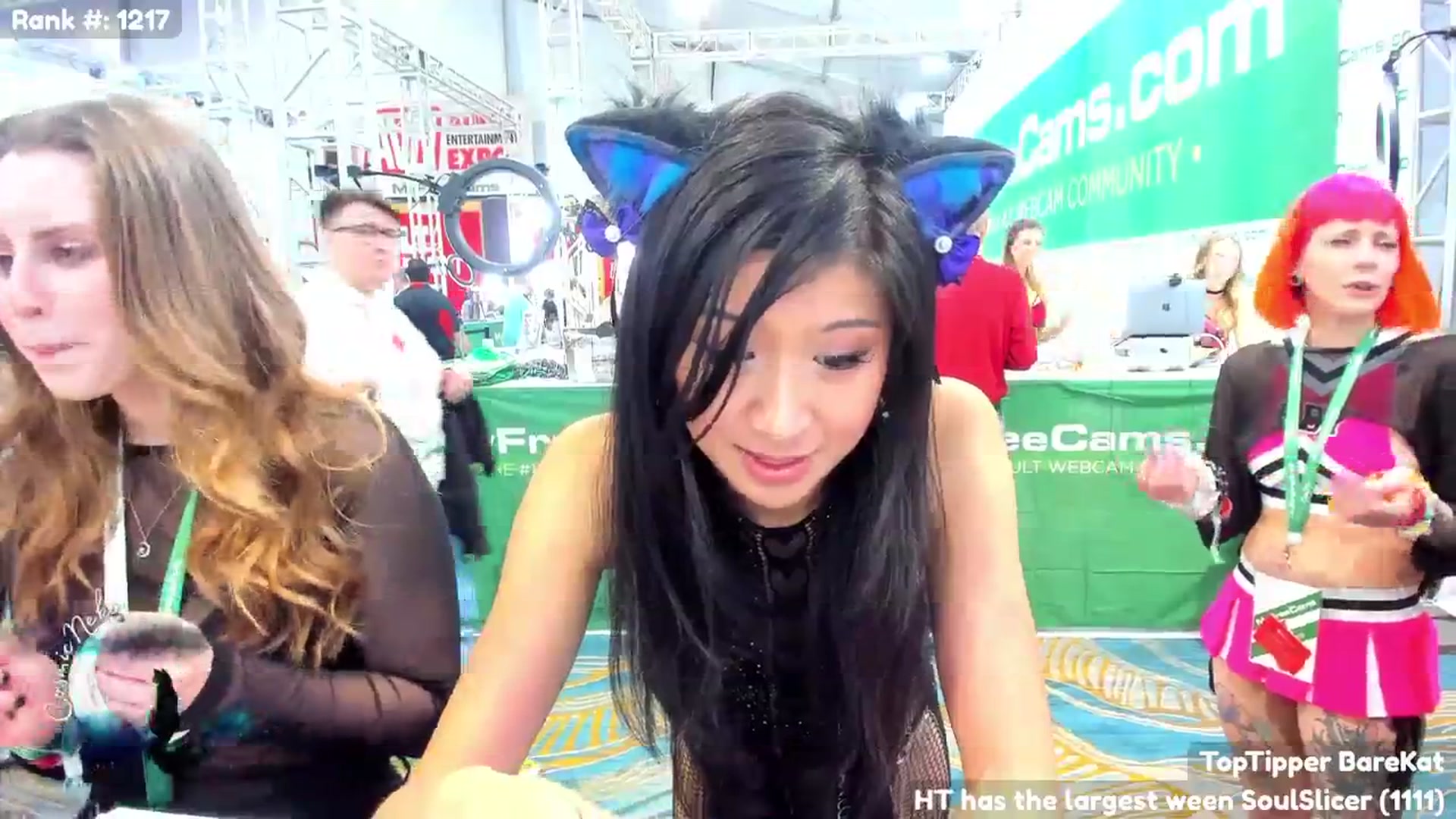 Gallery image thumbnail from CosmicNeko's myfreecams stream on, 01/25/2024, 22:20 image 17 of 20