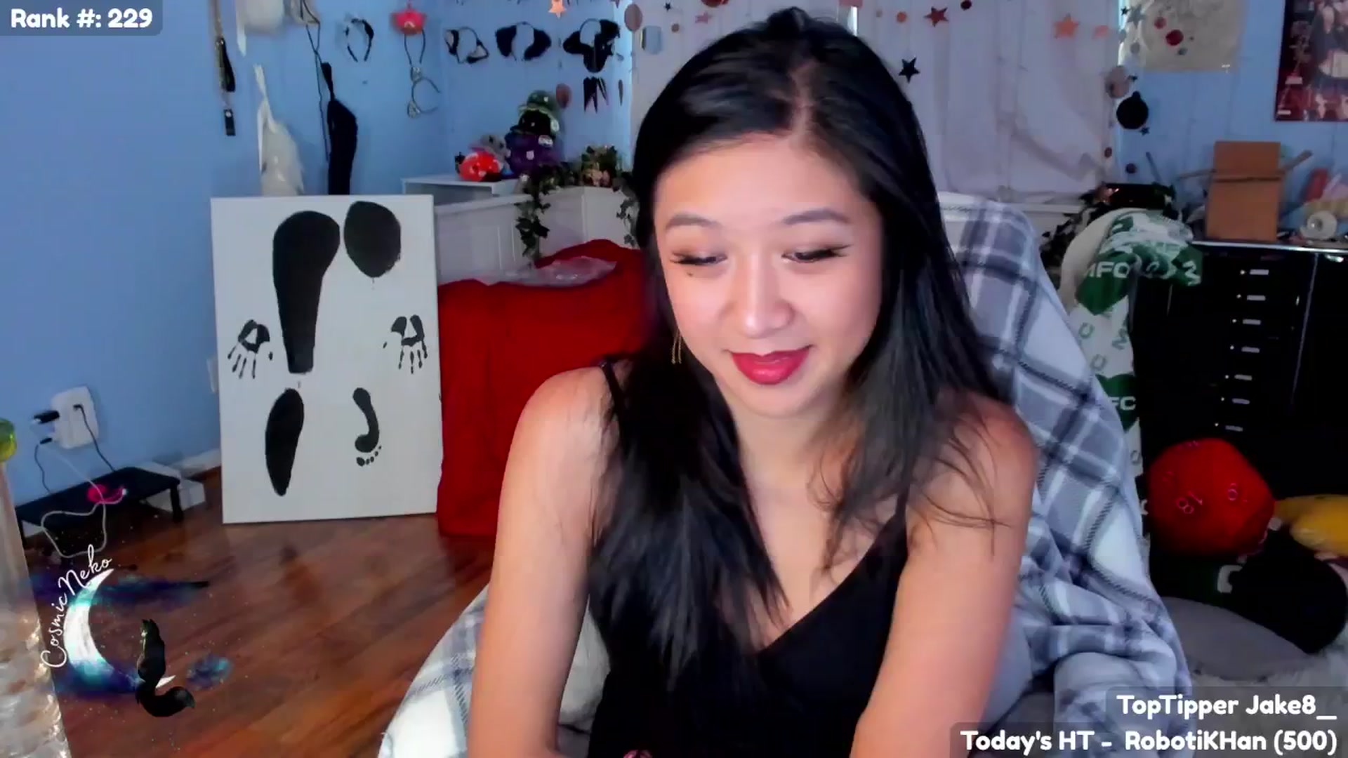 Gallery image thumbnail from CosmicNeko's myfreecams stream on, 07/03/2025, 22:50 image 18 of 20