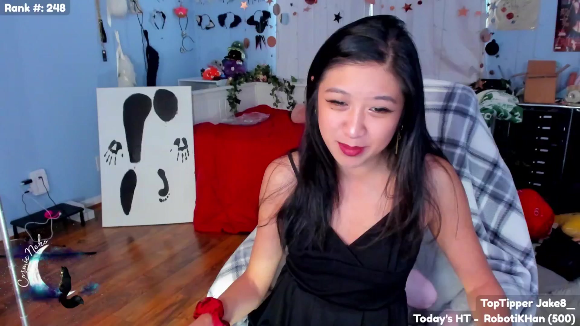 Gallery image thumbnail from CosmicNeko's myfreecams stream on, 07/03/2025, 22:50 image 8 of 20