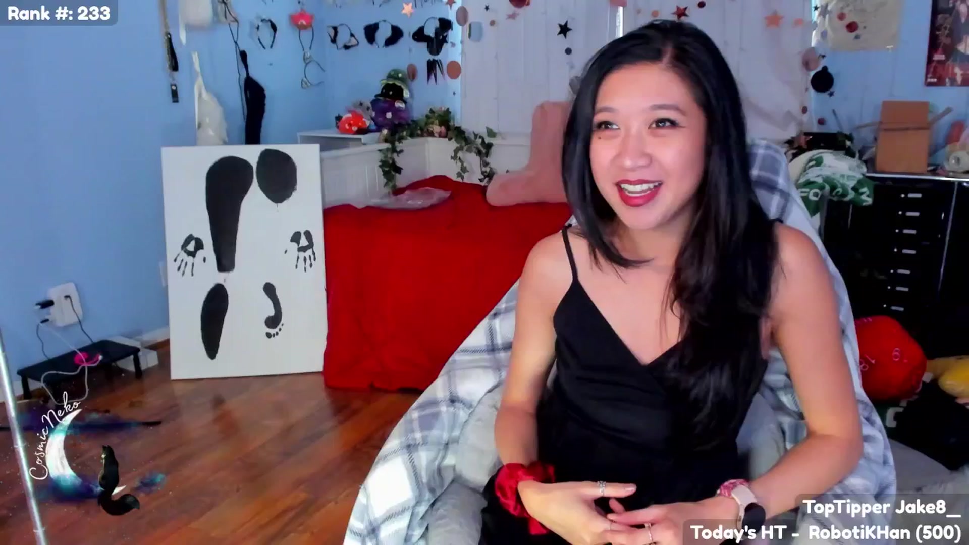Gallery image thumbnail from CosmicNeko's myfreecams stream on, 07/03/2025, 22:50 image 14 of 20