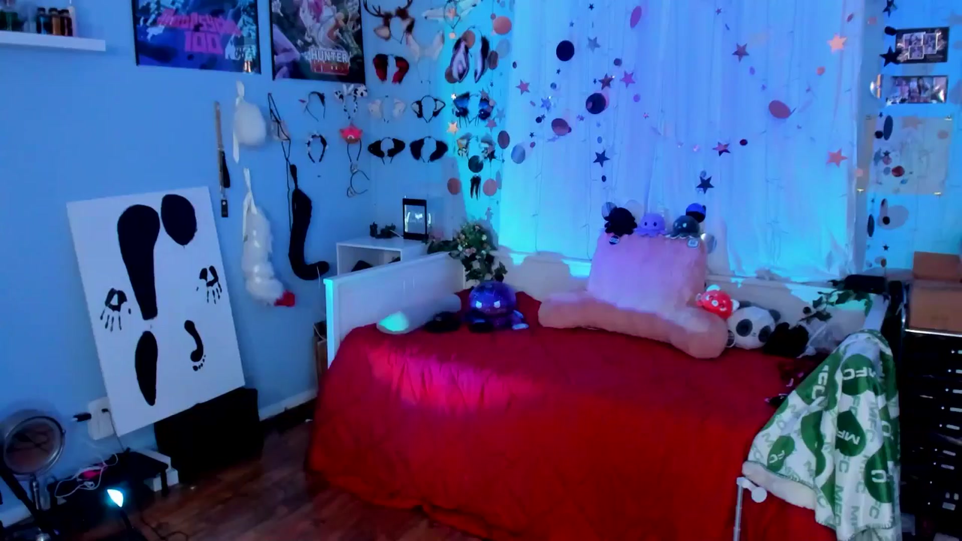 Gallery image thumbnail from CosmicNeko's myfreecams stream on, 10/06/2025, 01:30 image 6 of 20