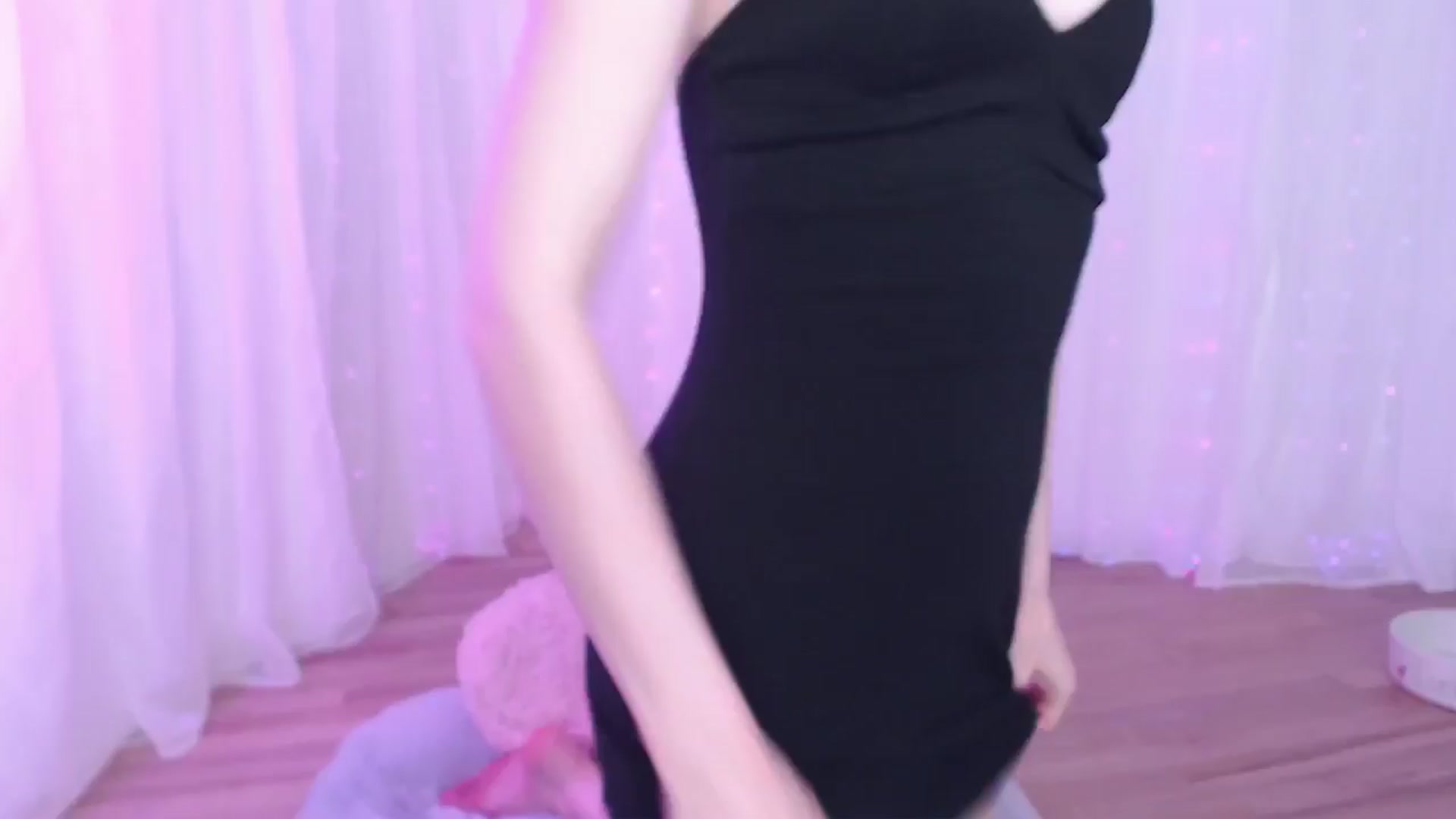 Gallery image thumbnail from Cosmo's myfreecams stream on, 04/15/2024, 05:40 image 4 of 20