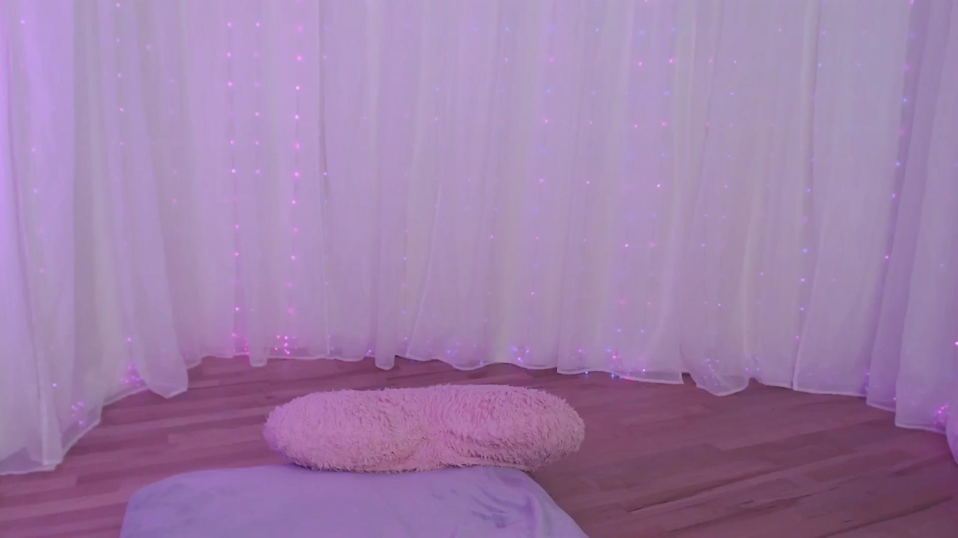 Gallery image thumbnail from Cosmo's myfreecams stream on, 04/28/2024, 05:02 image 13 of 20