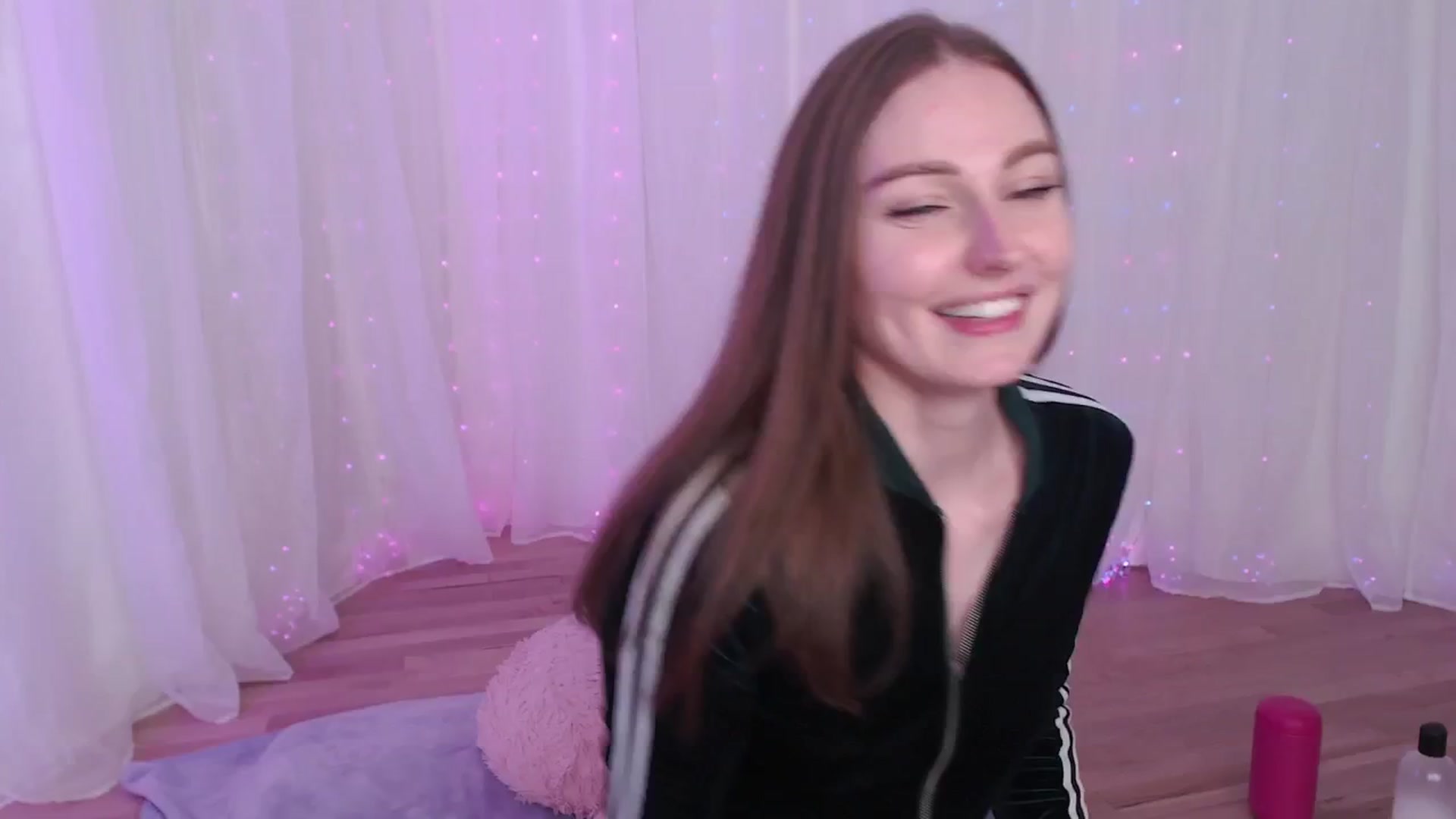 Gallery image thumbnail from Cosmo's myfreecams stream on, 06/11/2024, 04:43 image 8 of 20
