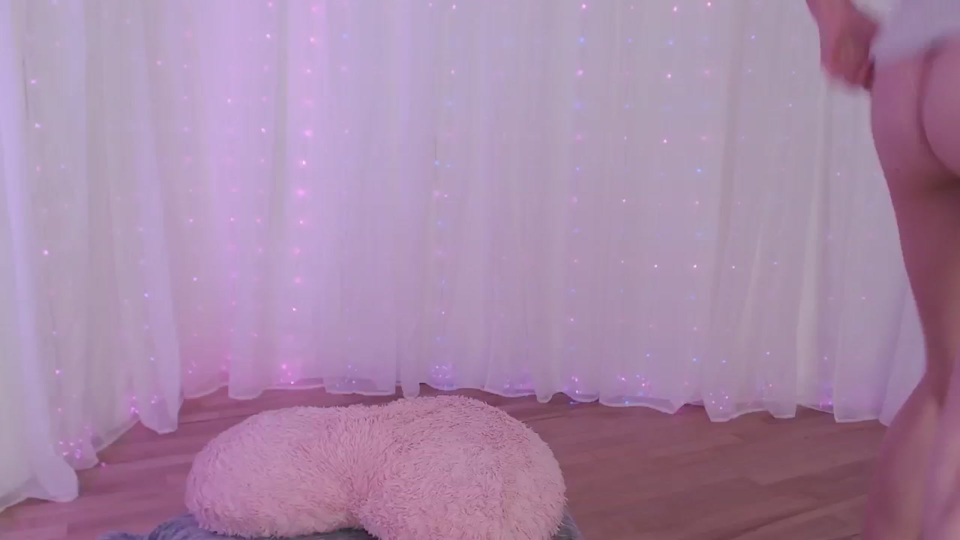 Gallery image thumbnail from Cosmo's myfreecams stream on, 11/02/2024, 03:09 image 20 of 20