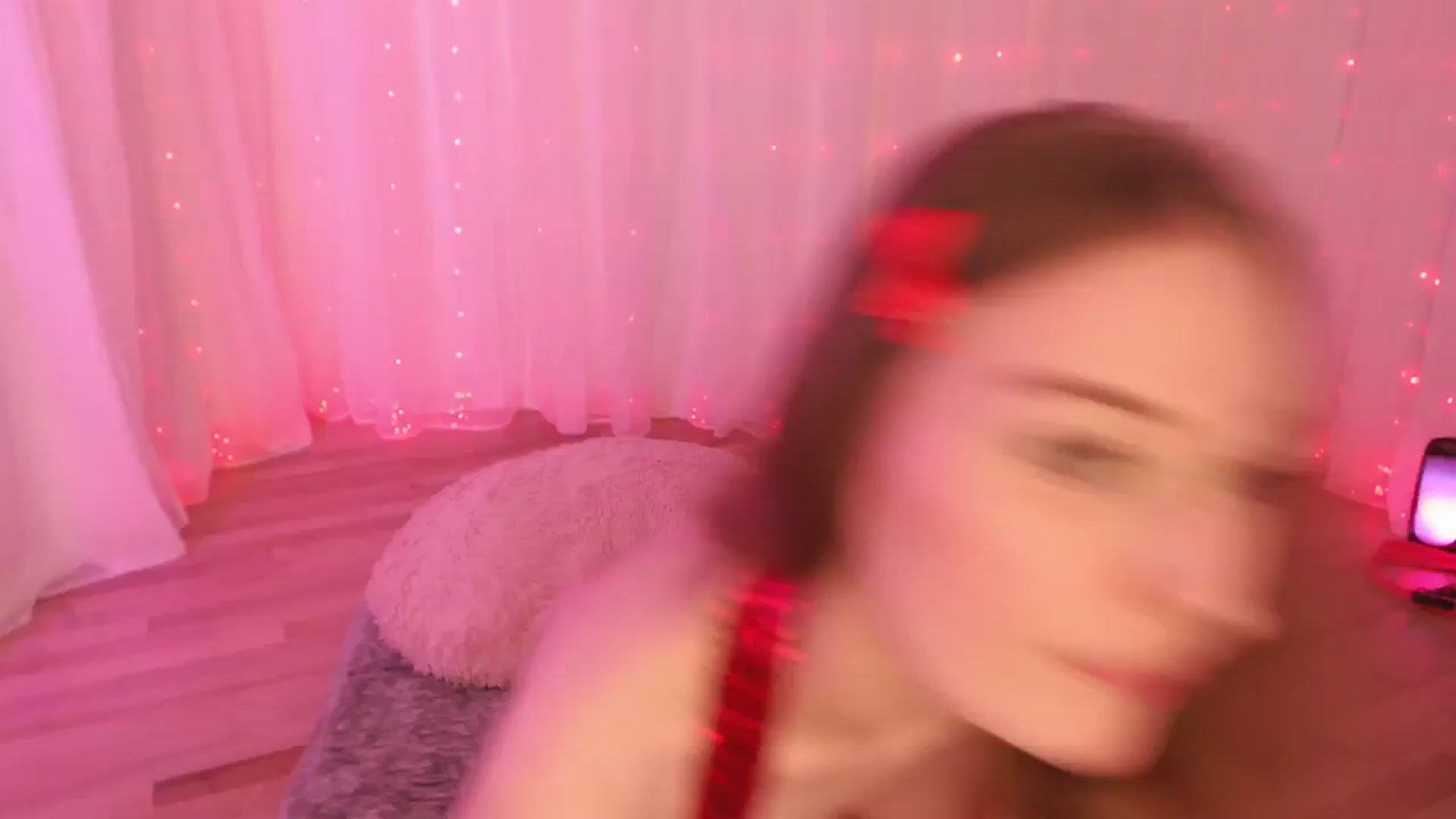 Gallery image thumbnail from Cosmo's myfreecams stream on, 12/25/2024, 07:19 image 17 of 20