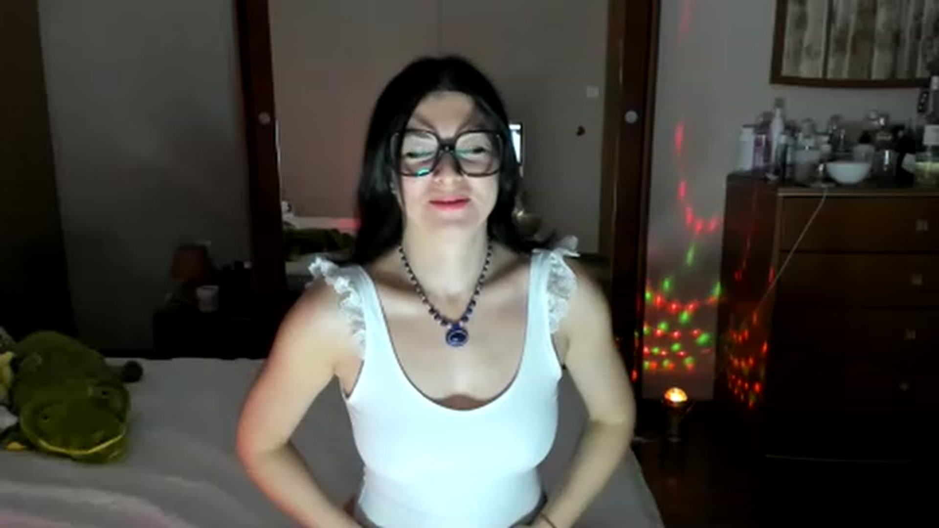 Gallery image thumbnail from Cougar_Fiona's myfreecams stream on, 02/06/2023, 24:15 image 12 of 20