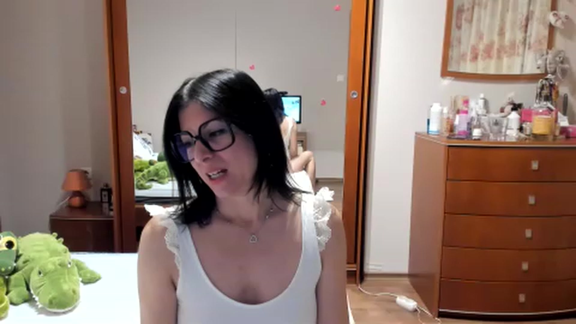 Gallery image thumbnail from Cougar_Fiona's myfreecams stream on, 04/27/2023, 23:02 image 5 of 20